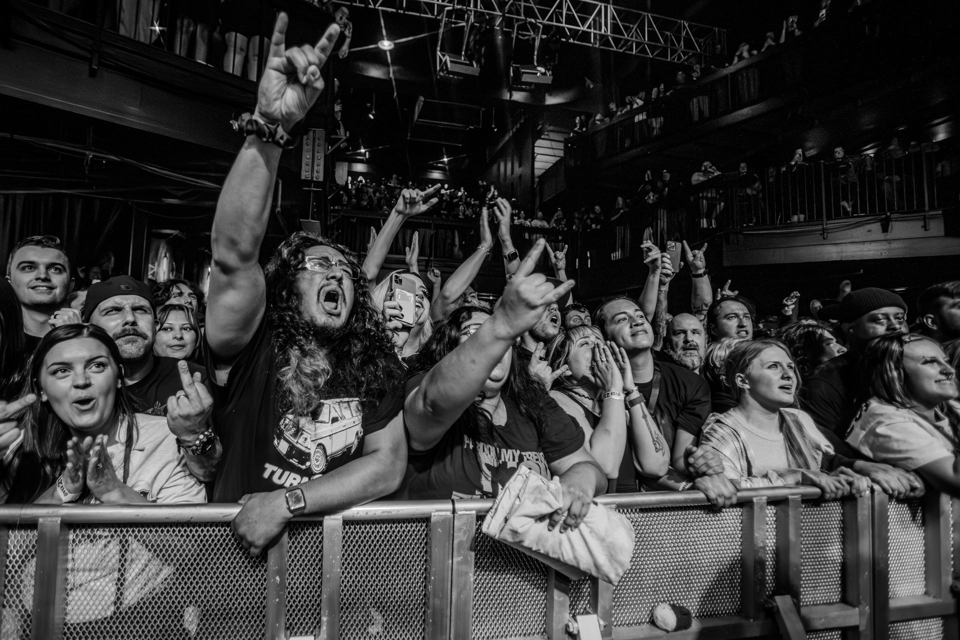 Drain crowd