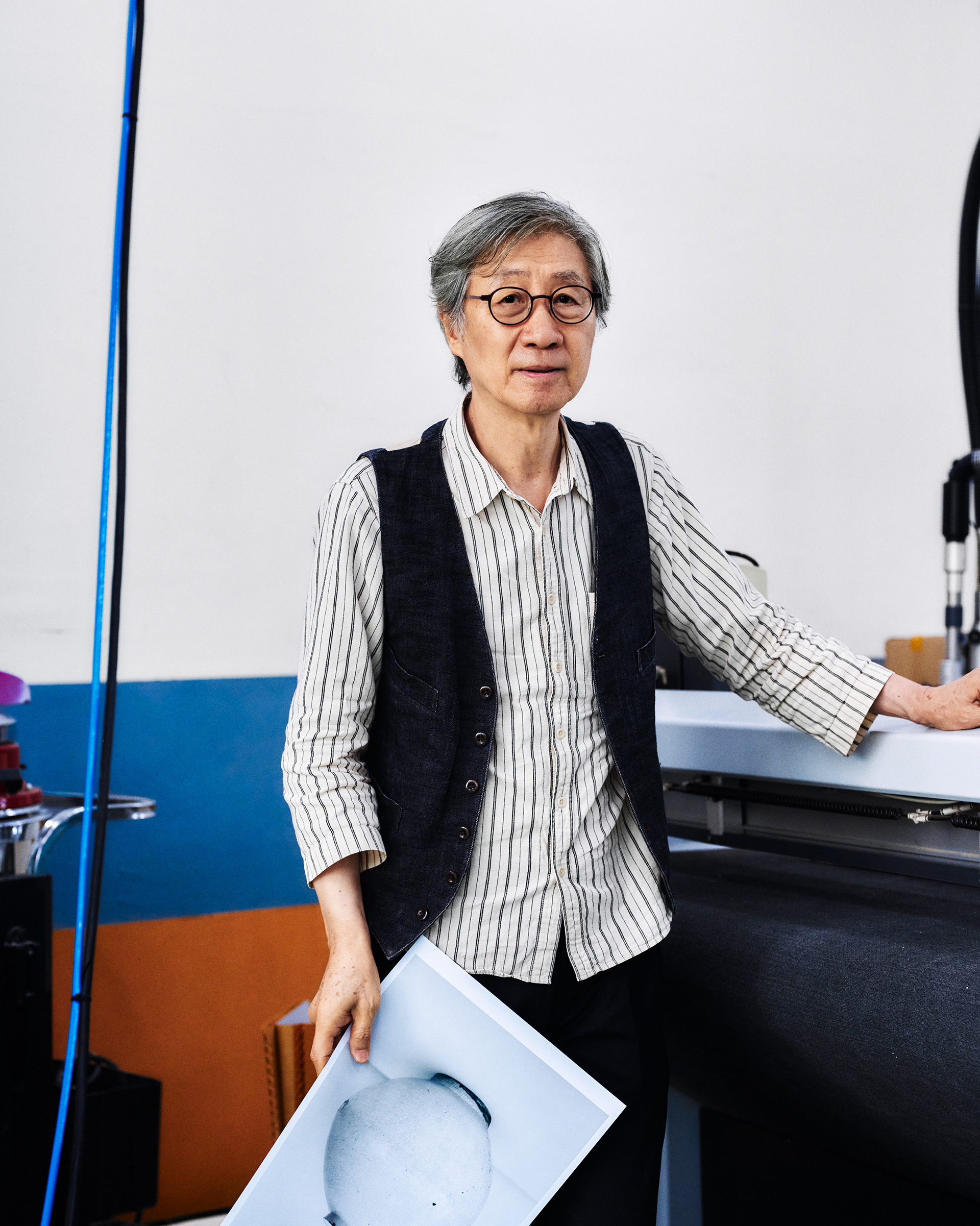 Photographer Bohnchang Koo with His Vessel Series Print