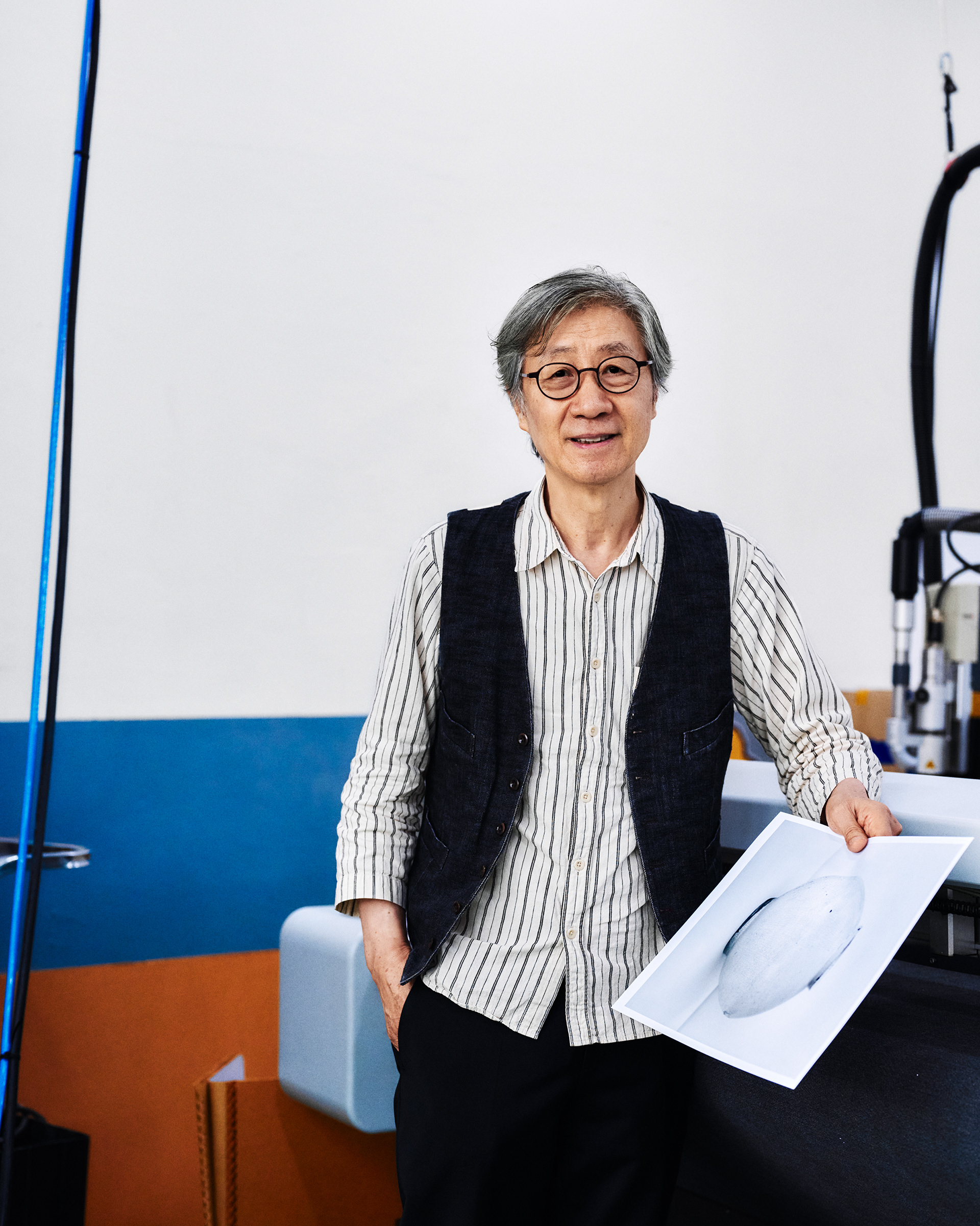 Photographer Bohnchang Koo with His Vessel Series Print