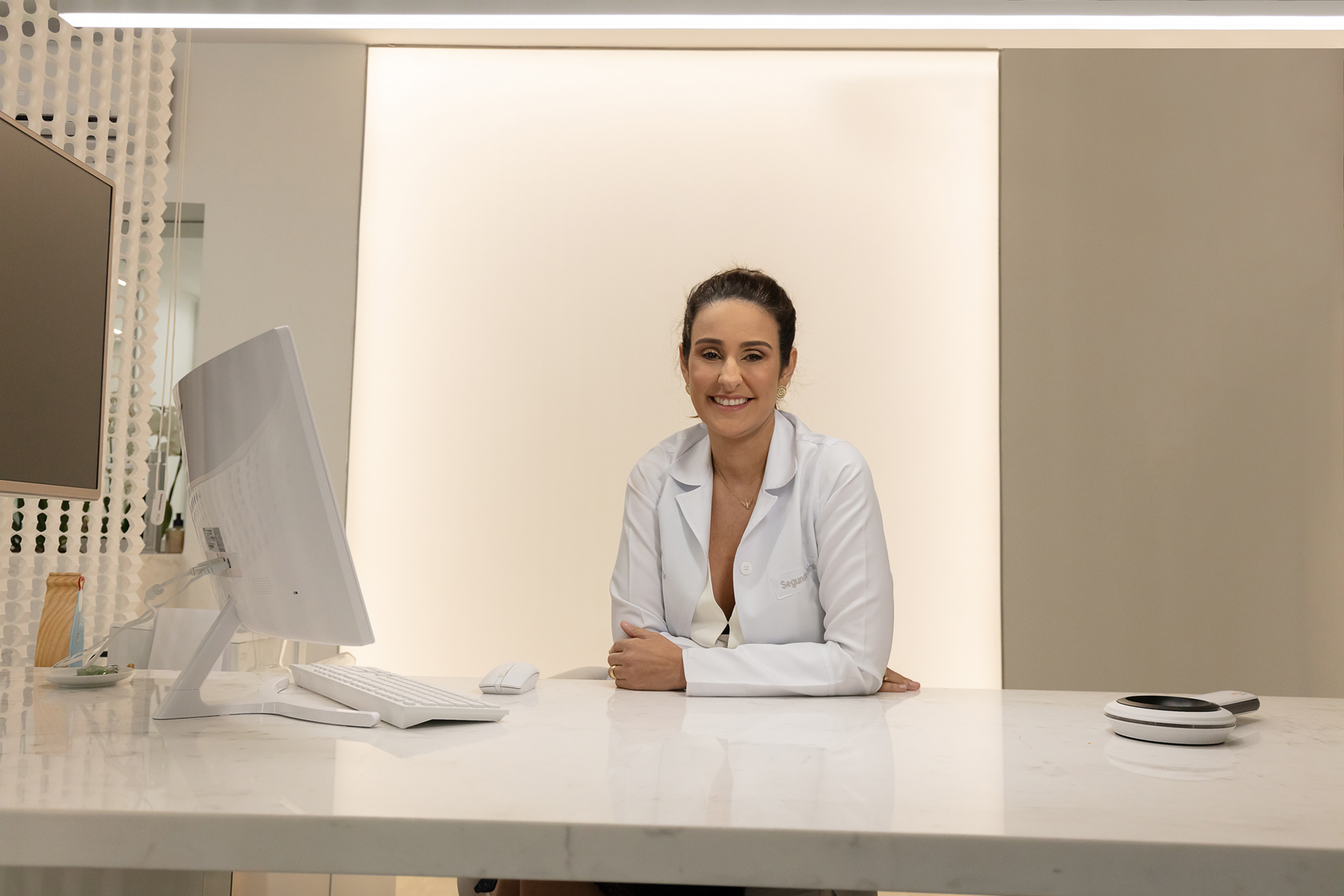 Dra Fábia Valente | Dermatologista