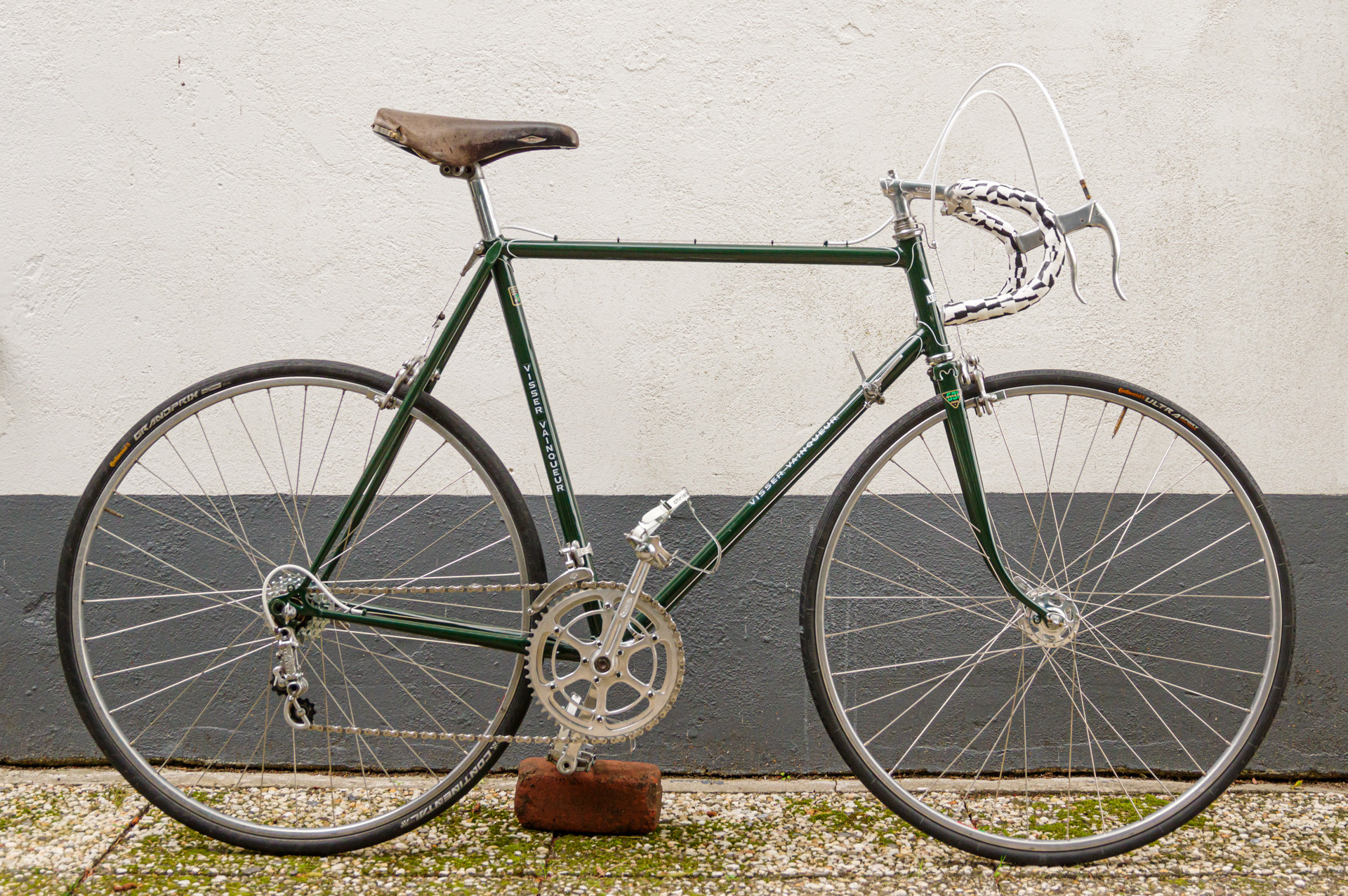 Visser Vainqueur. Deze fiets (inmiddels alweer van eigenaar veranderd) heb ik veel plezier aan beleefd. Uiteindelijk is het gelukt om veel Zeus onderdelen te vinden.