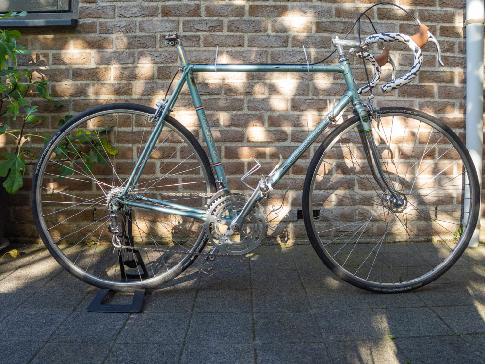 Locomotief Champion. Bijna geheel met Zeus onderdelen opgebouwd. Spijtig genoeg is de voorvork Gazelle en niet Locomotief.