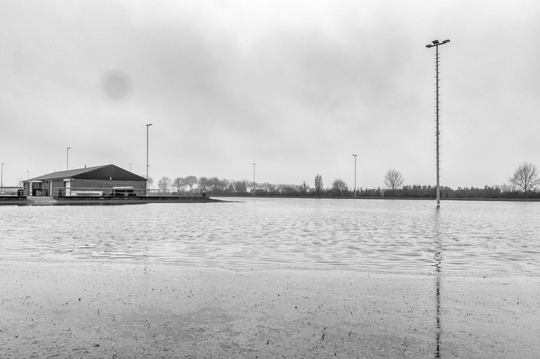 Een enorme watervlakte