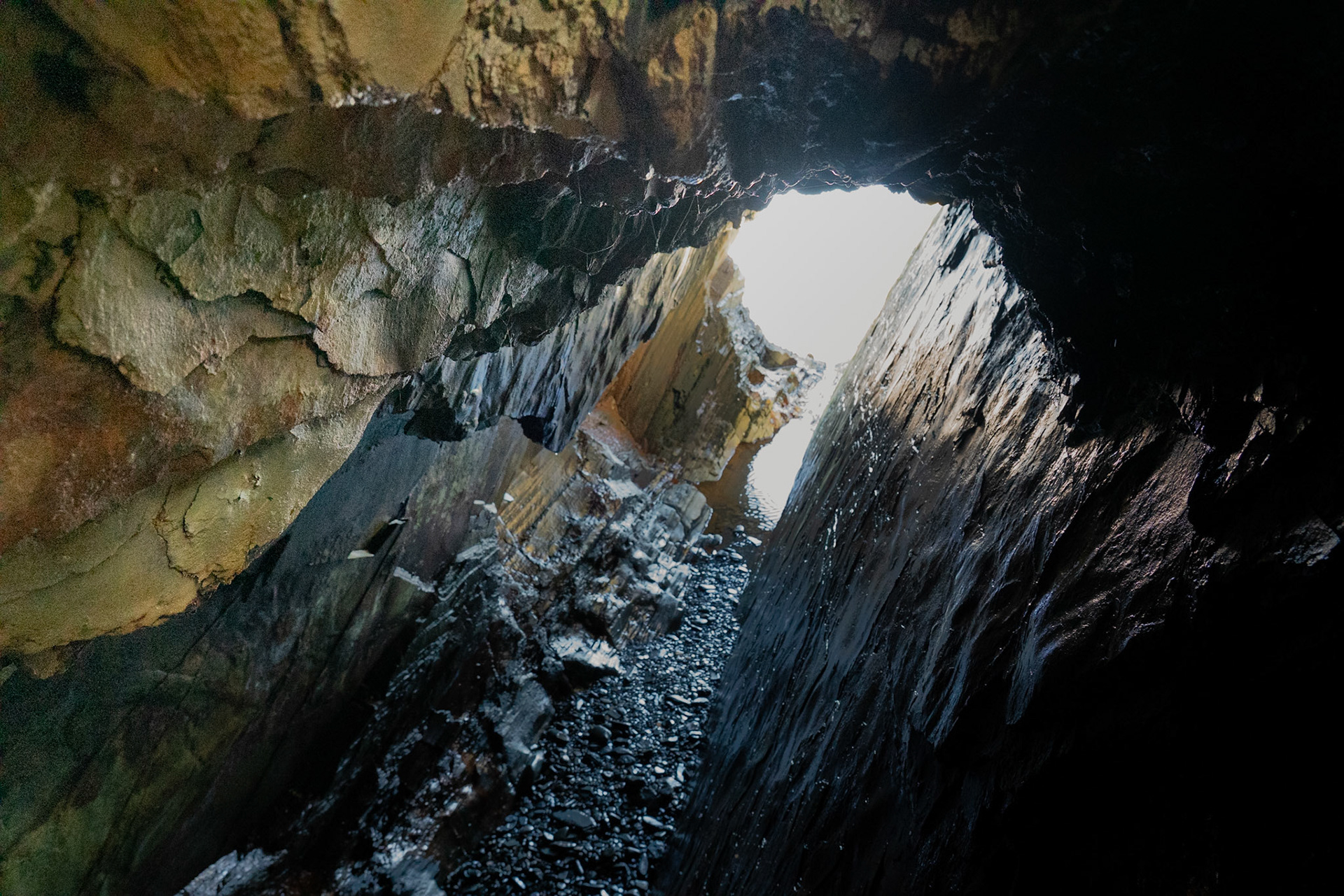Cliff is completely made of slate rock.