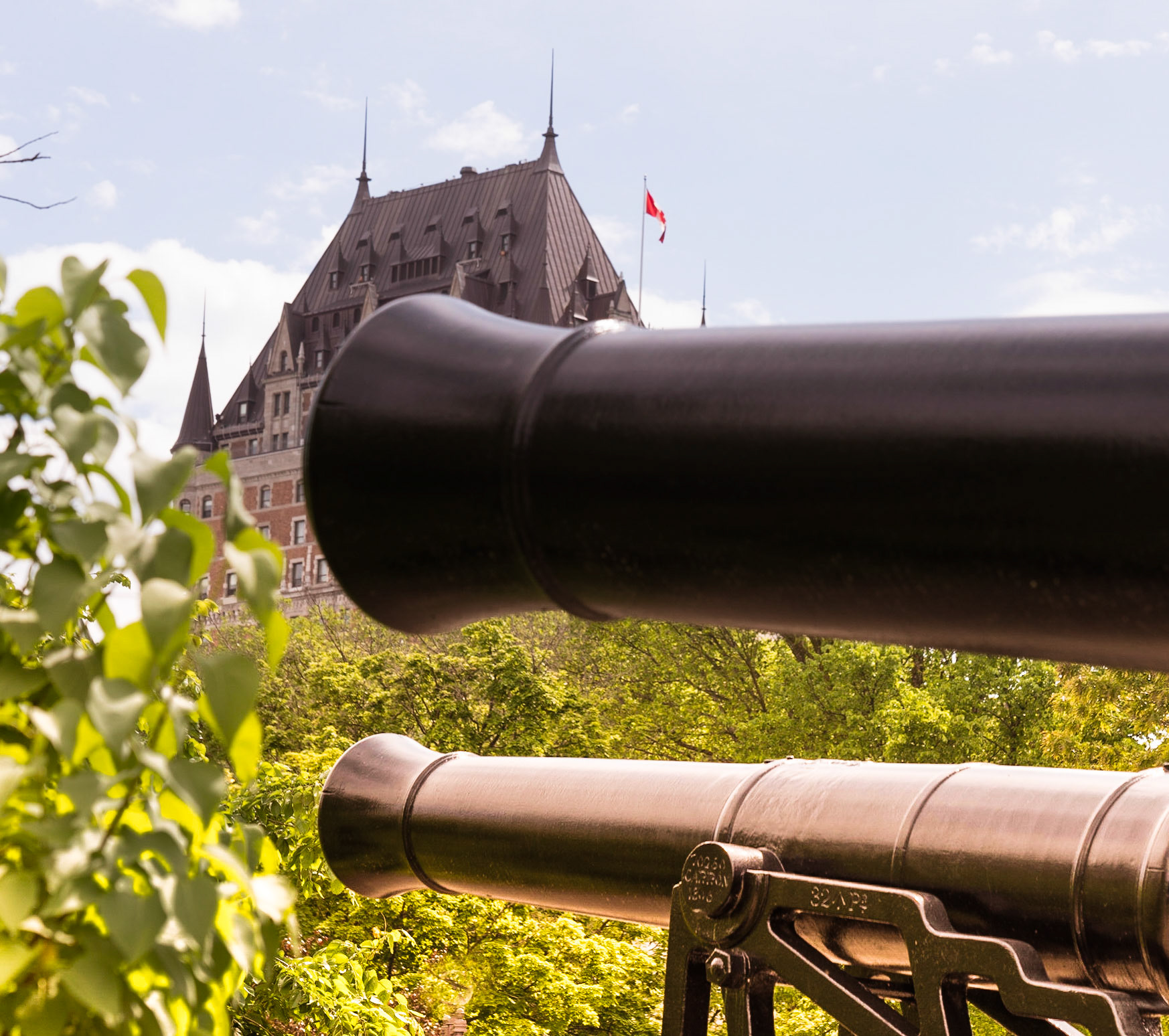 Canons still stand today on top of the wall.