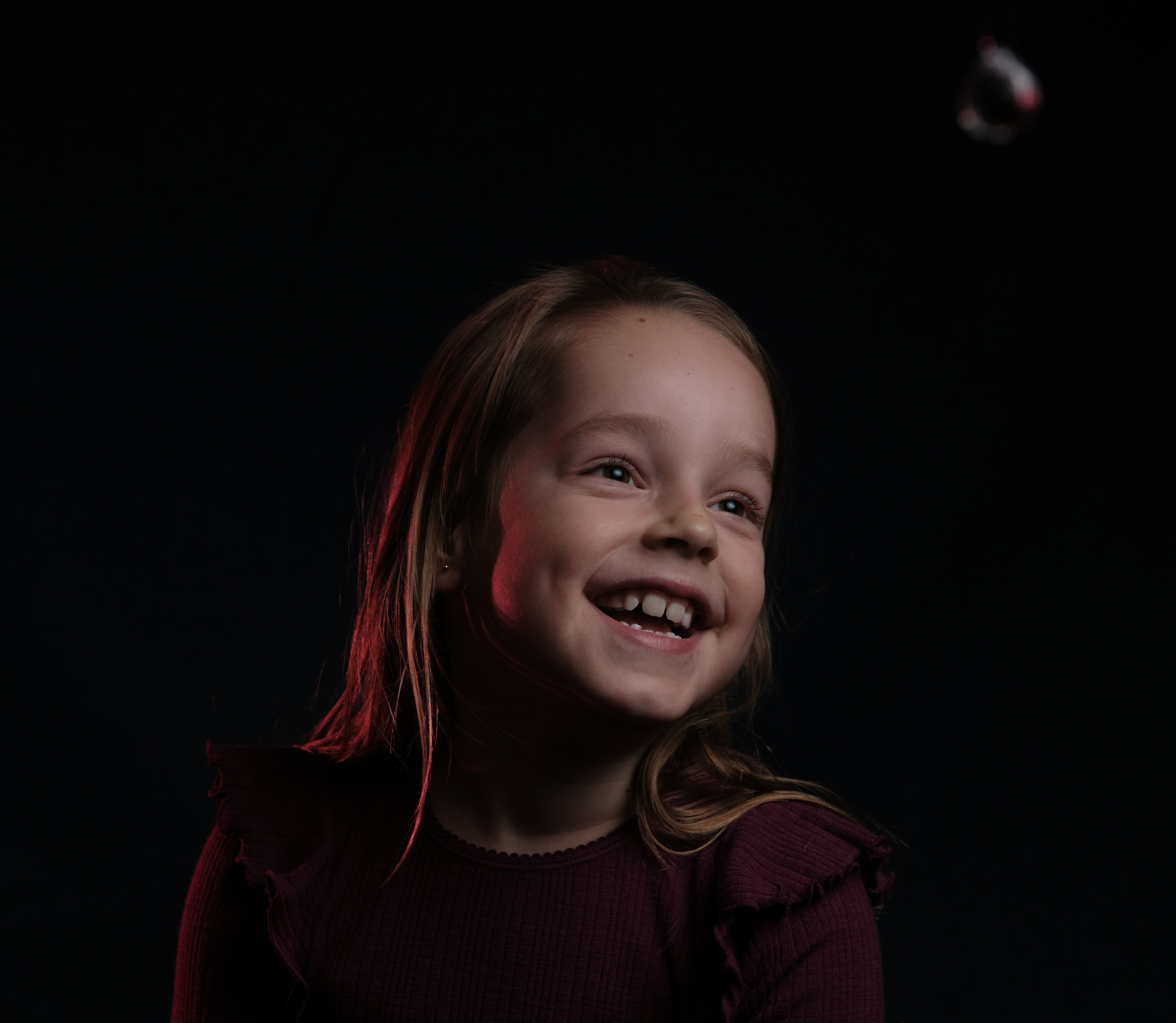 Mijn dochter in de thuis studio