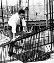 Enrico Villani sul cantiere dell’Istituto Agrario - 1958