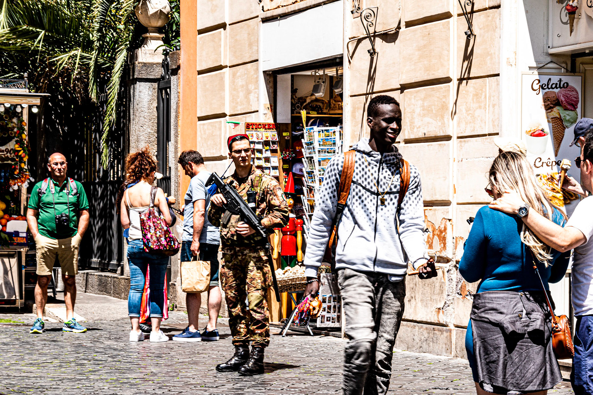 ninguém confia em ninguém 