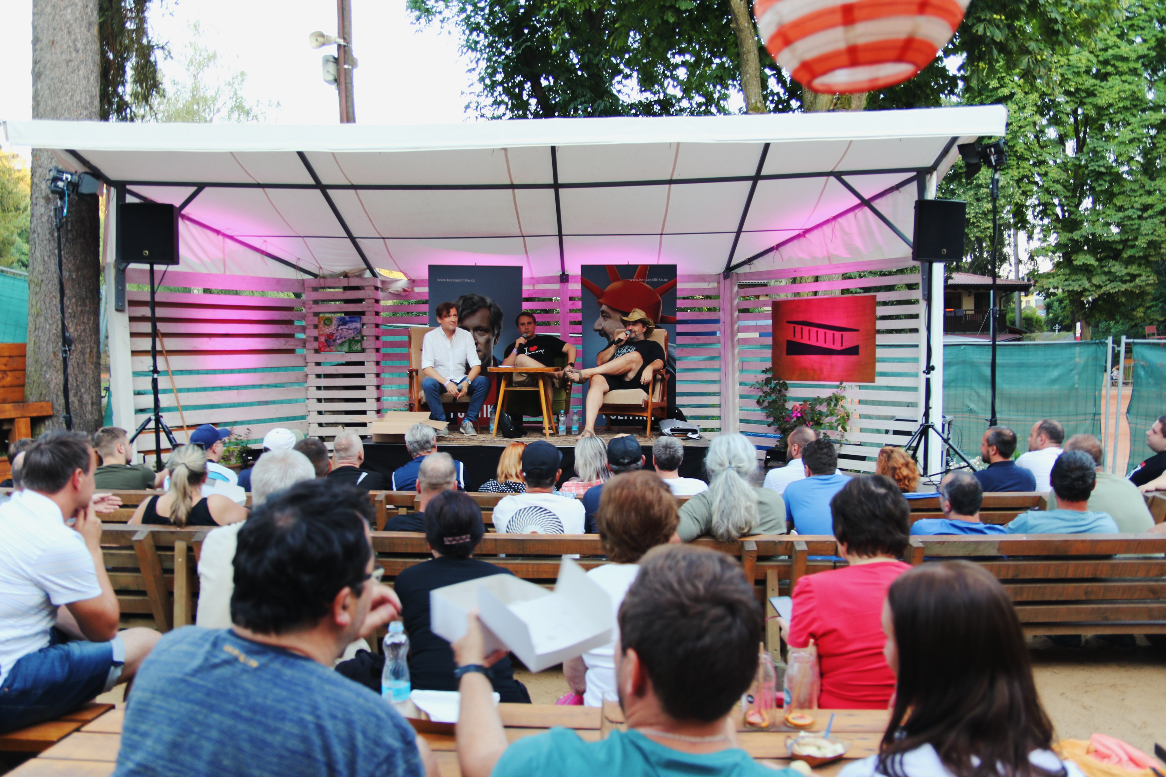Kecy a Politika live podcast Brno Luleč