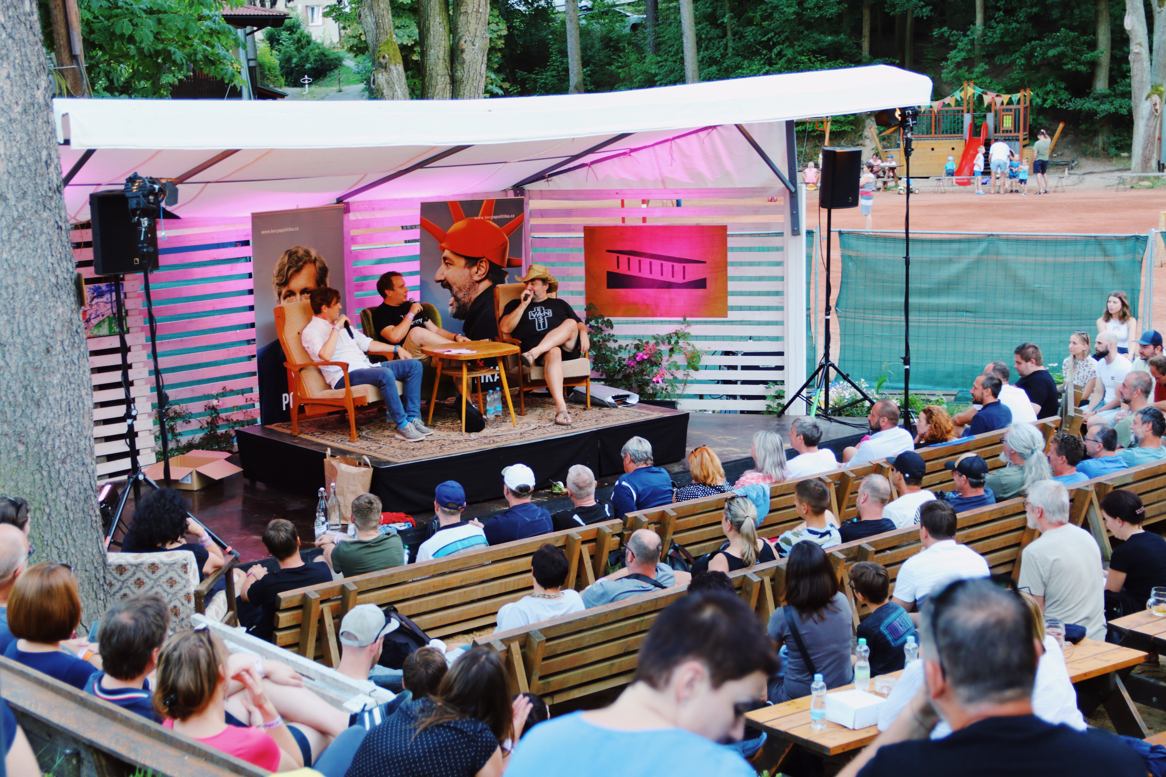 Kecy a Politika live podcast Brno Luleč