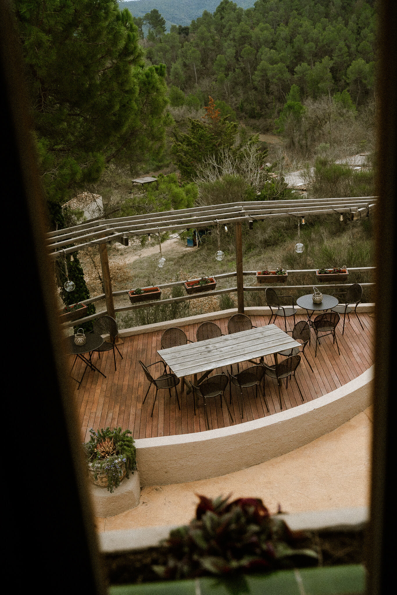 Retreat photographer in Spain capturing beach yoga, shared meals, and deep connection under Mediterranean skies