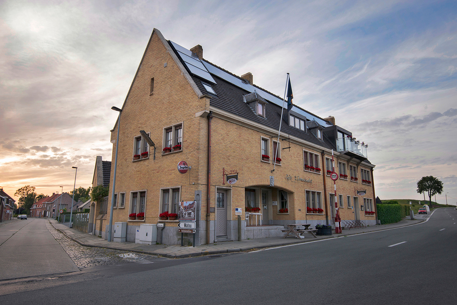 2015 - Abele - Grensovergang Abeelseweg - Voormalig douanegebouw - Café 't Kommiezenkot