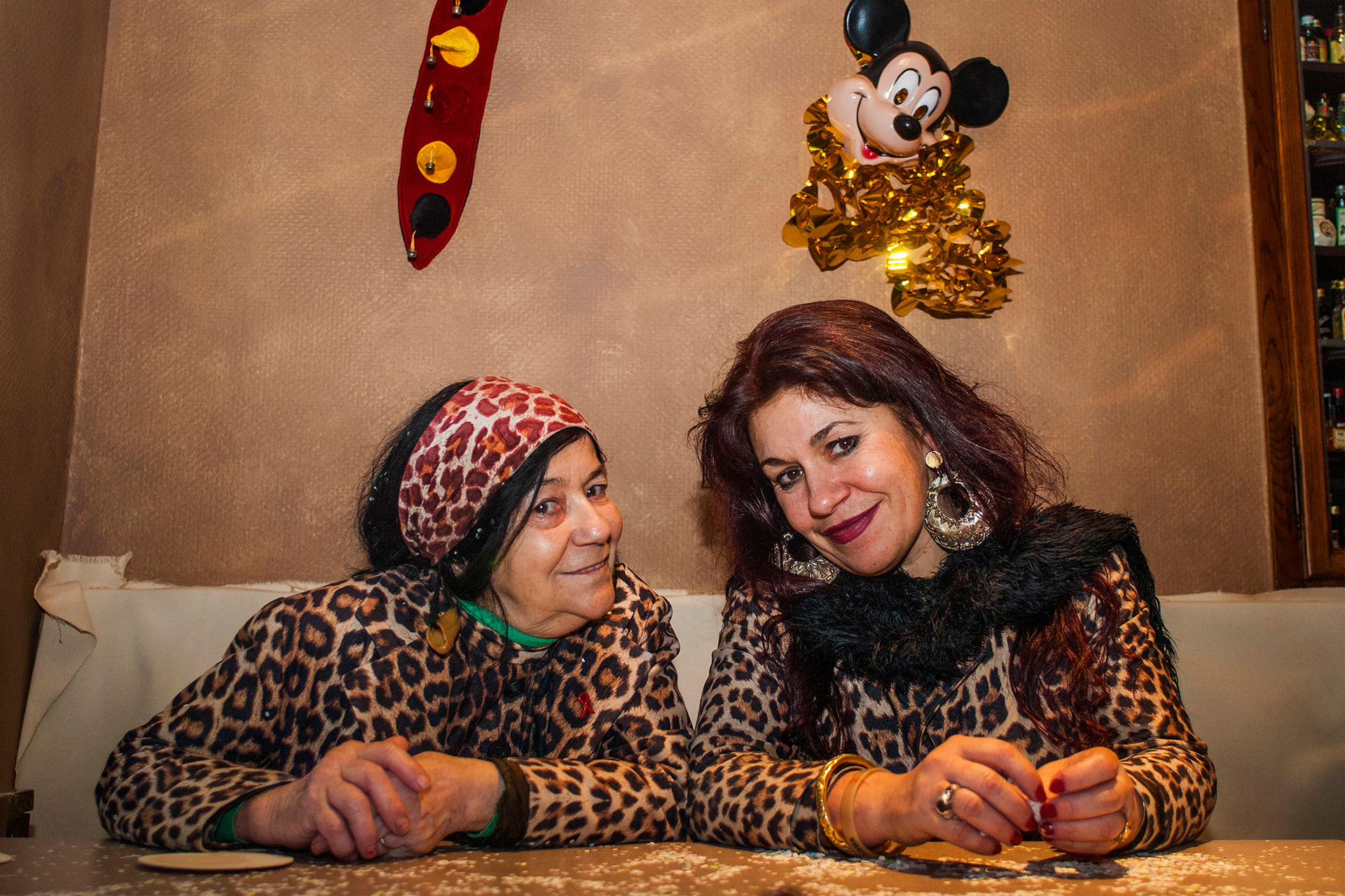 2007 - Poperinge - Carnaval - Restaurant In De Vette Os - Les Femmes Panthères