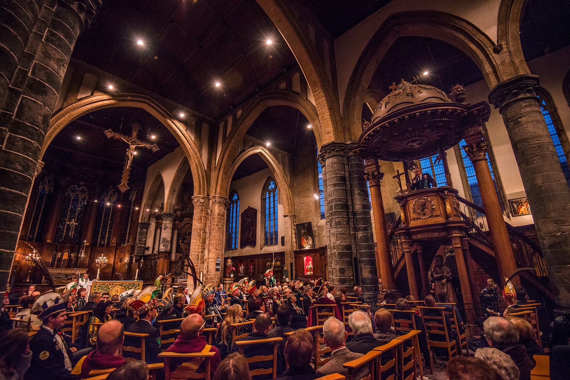 2015 - Poperinge - Carnaval - Carnavalsmis in de Onze-Lieve-Vrouwekerk