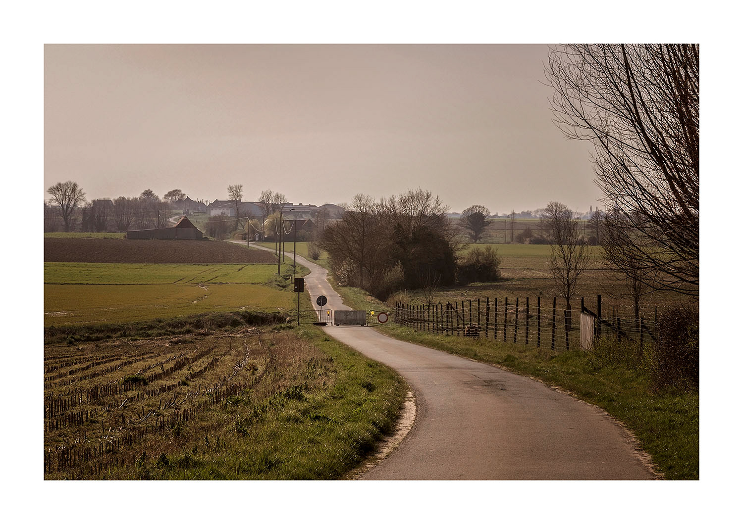 2020 - Poperinge - Casselstraat - Grens tijdens een pandemie - Voorbij de grens