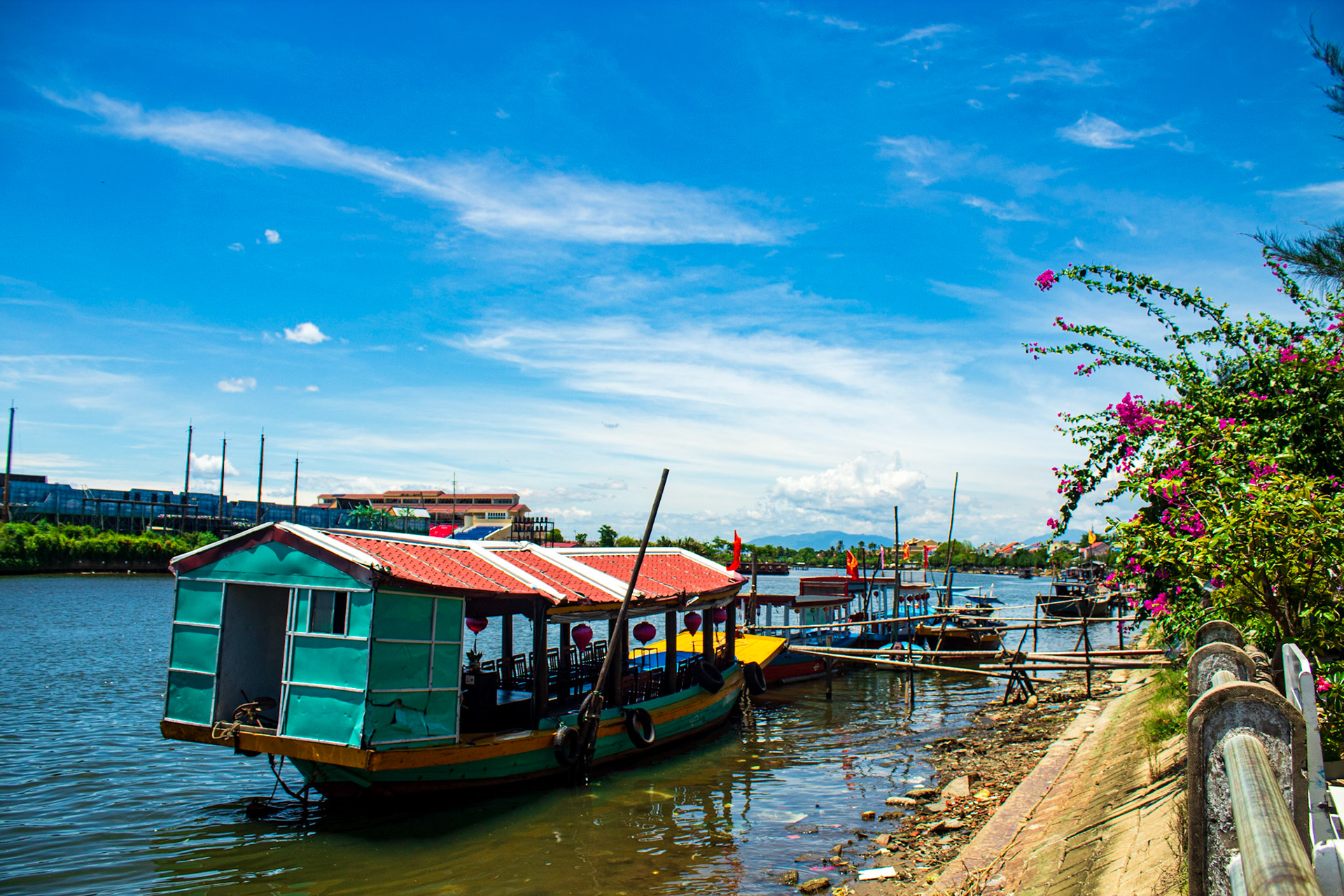 I Want a Houseboat
