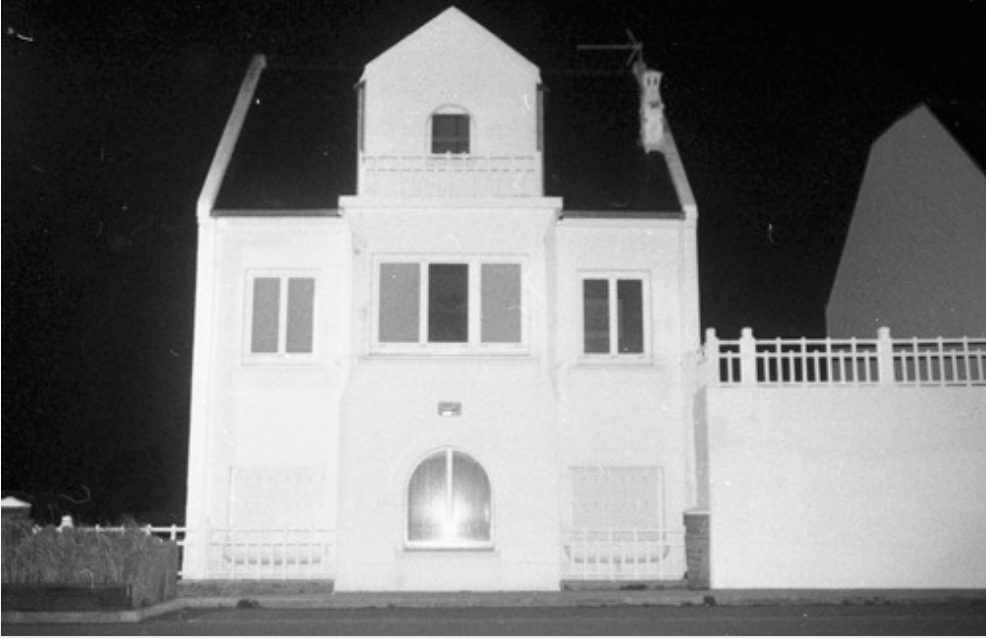 la maison en face du port