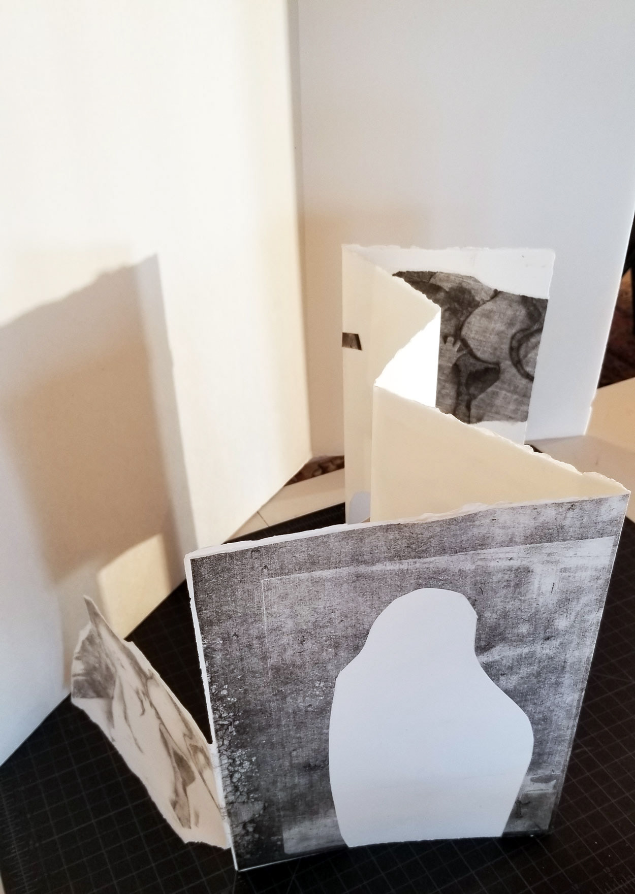 accordion structure with etchings