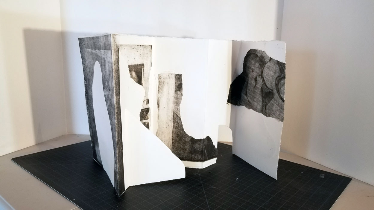 accordion structure with etchings