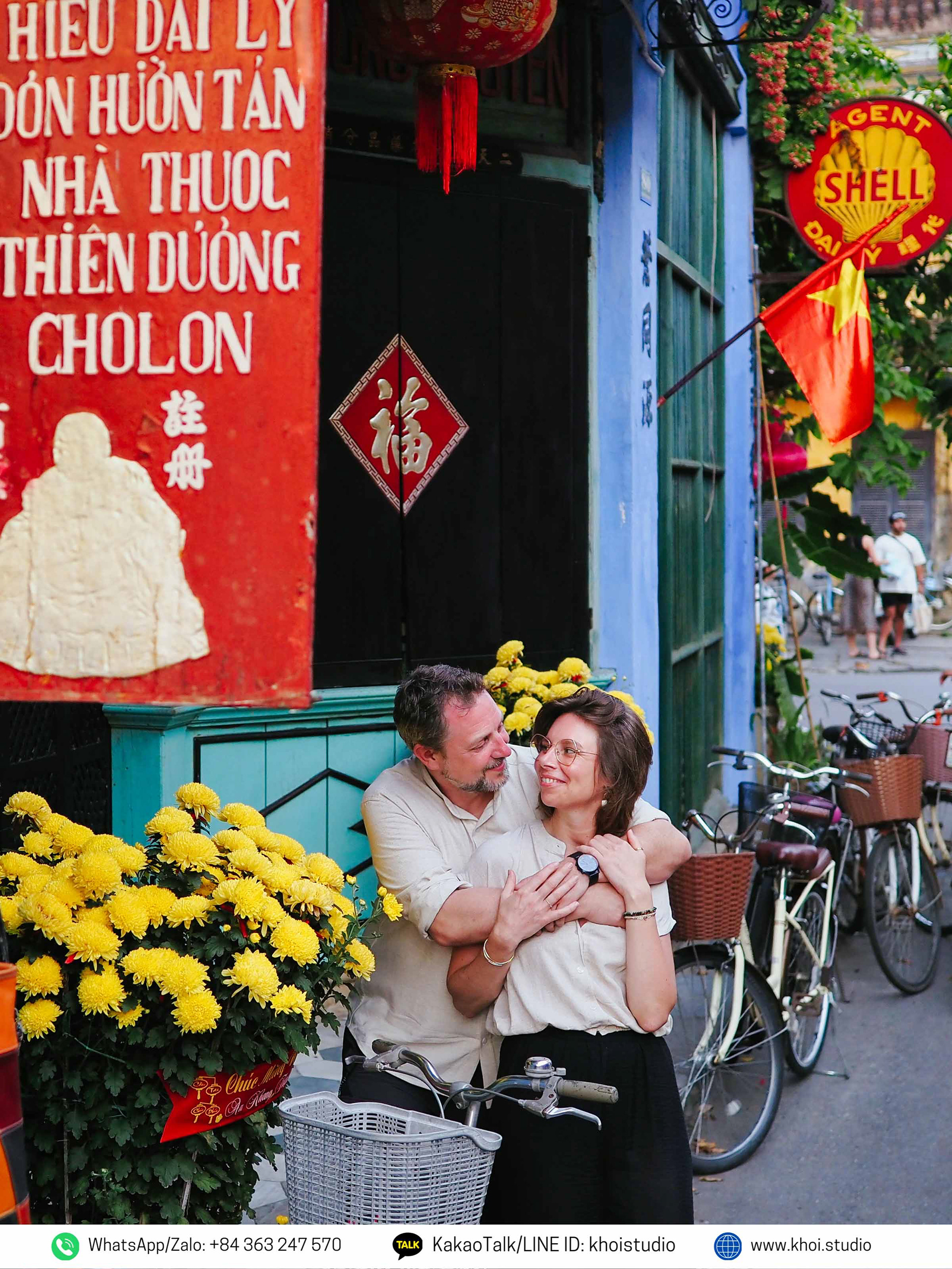 Hoi An couple photoshoot with local photographer