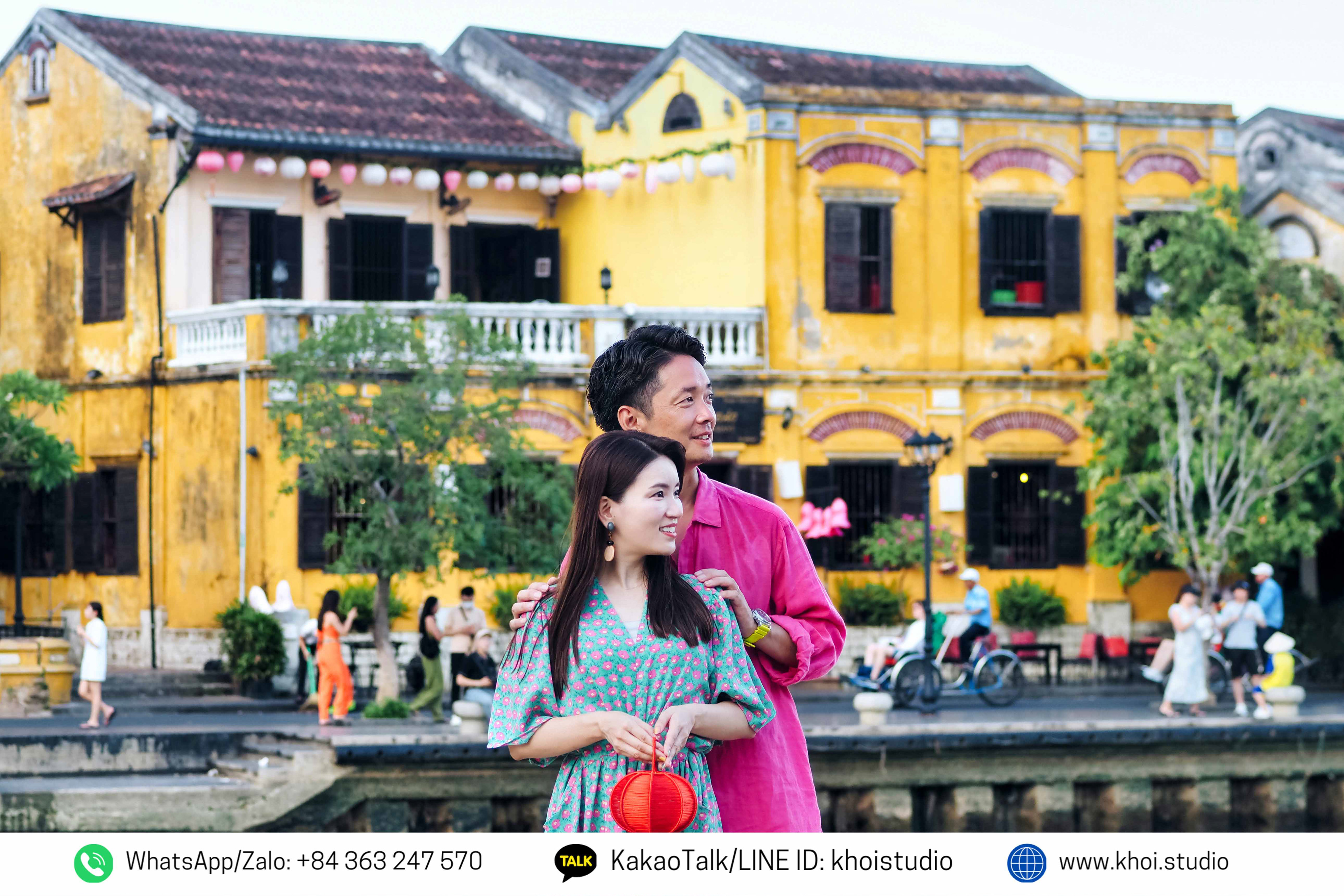 Vietnam travel - Hoi An couple photoshoot with local photographer