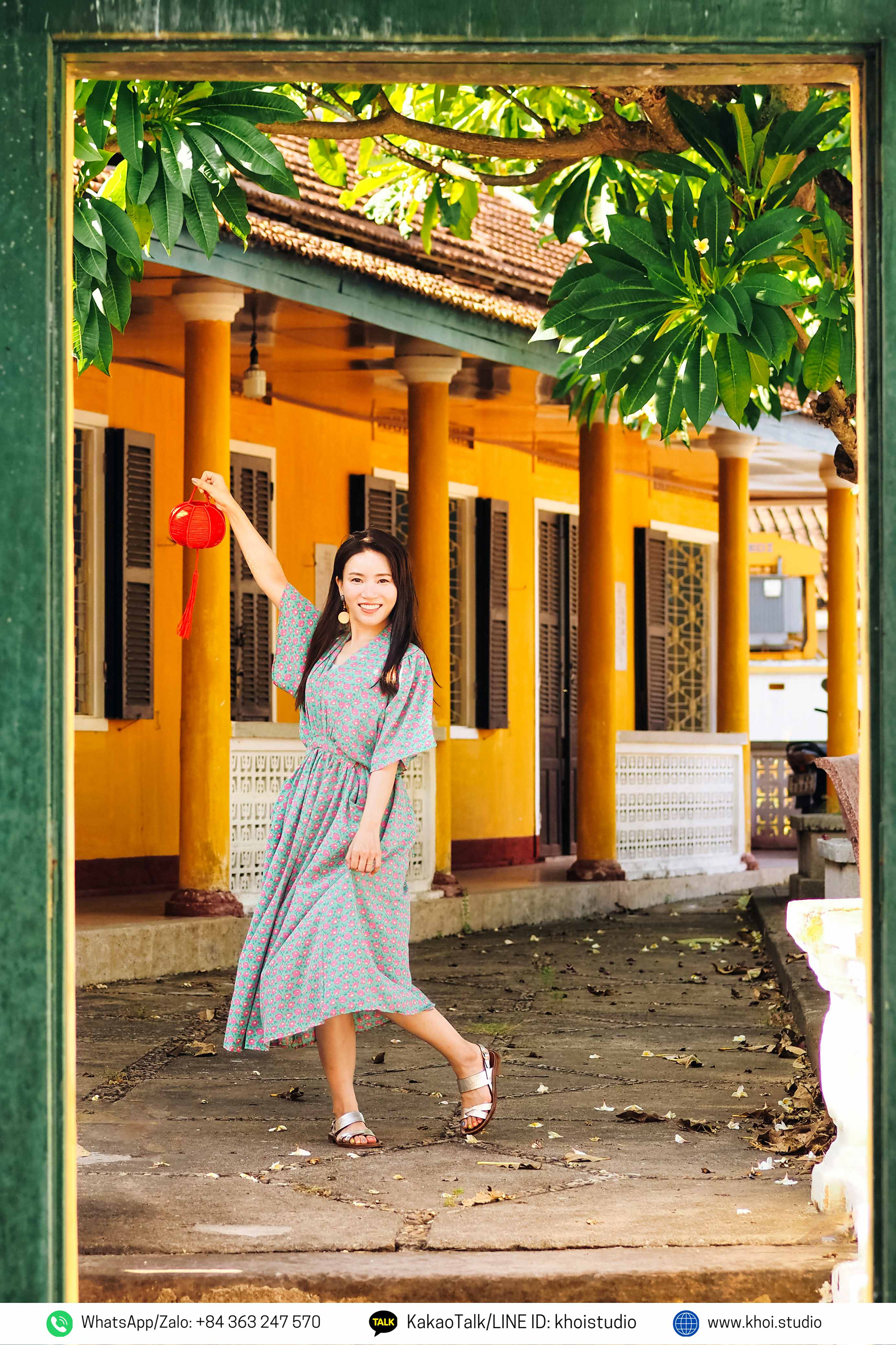 Vietnam travel - Hoi An couple photoshoot with local photographer
