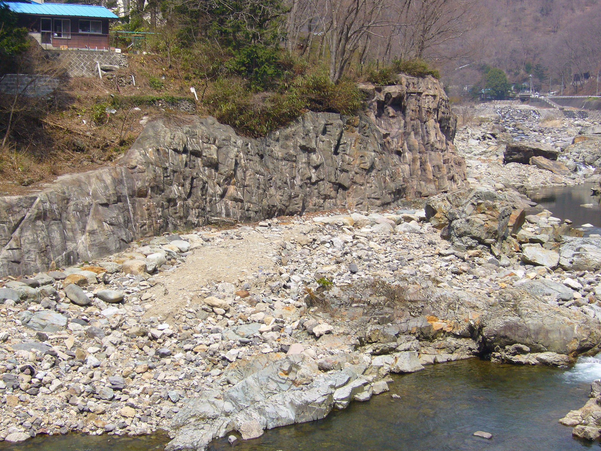 男鹿川ぎ岩