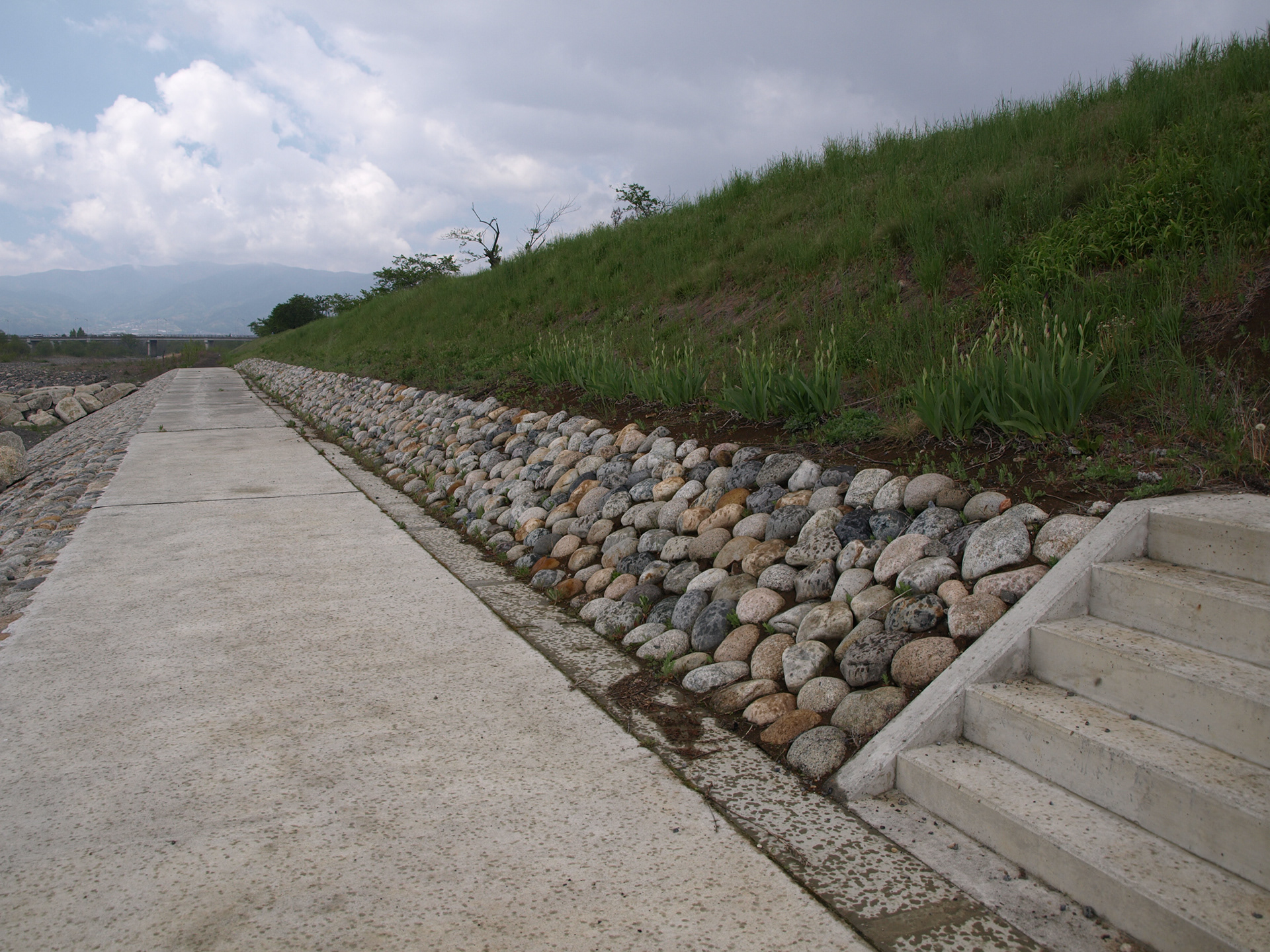 梓川岩岡護岸