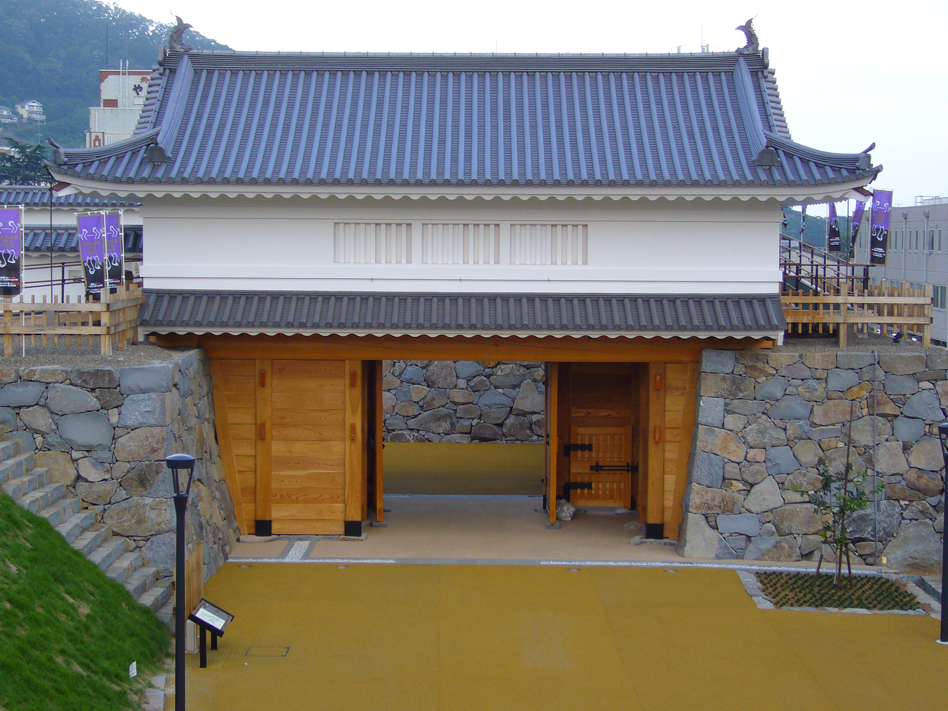 山梨県　舞鶴城舗装