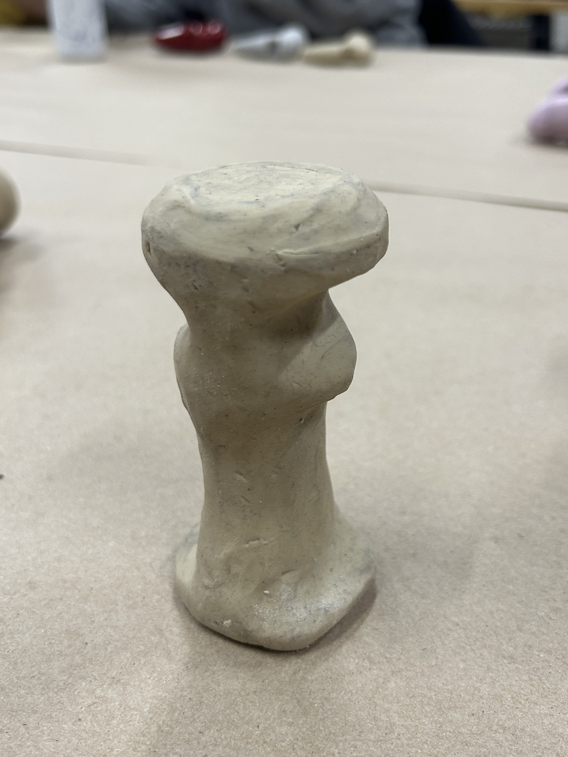 This first iteration explores overall form and hand feel through sculpted clay. Early finger indentations and curvature were tested to evaluate comfort, grip, and natural hand positioning.