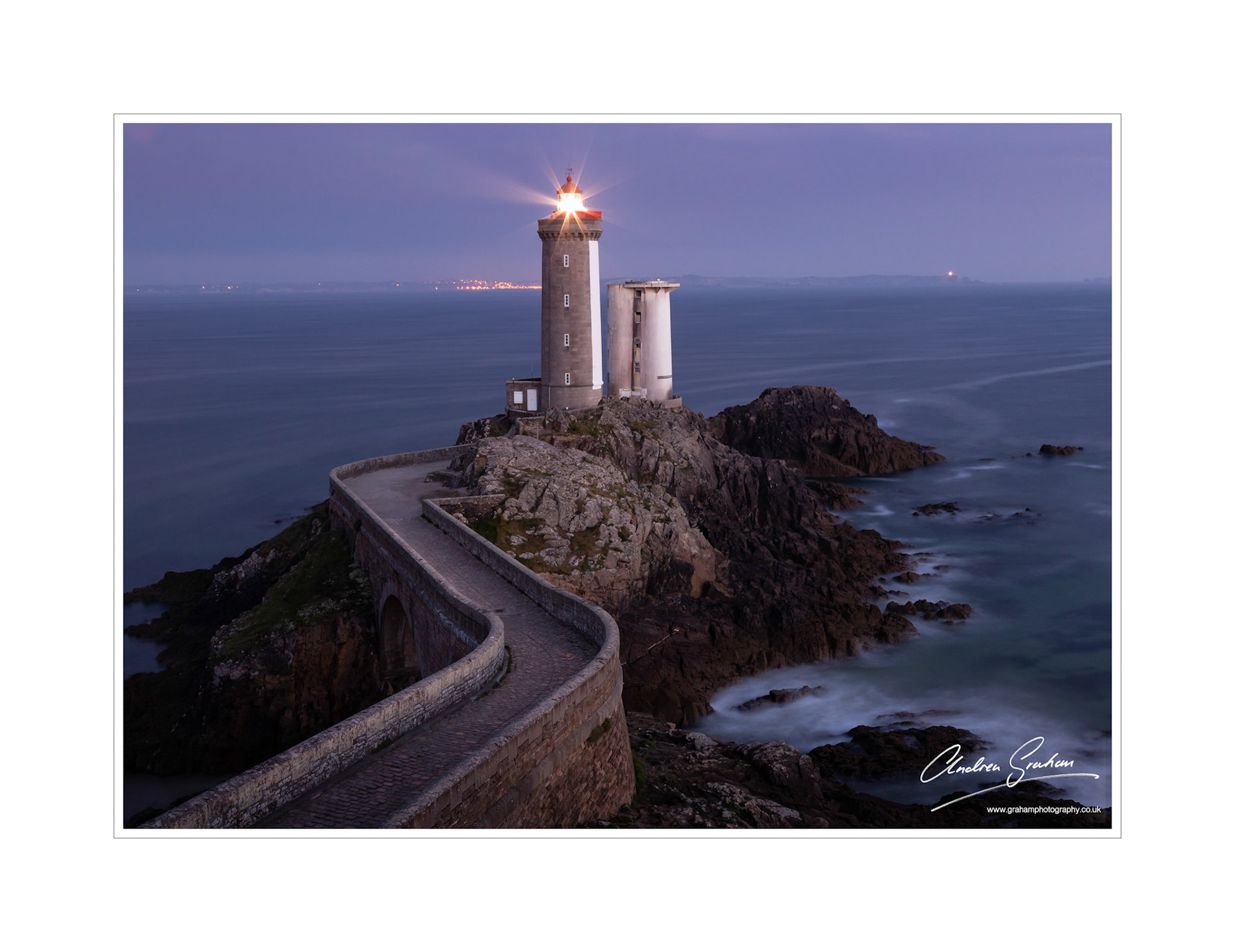 Petit Minou Lighthouse at nightfall, just capturing the light switching on