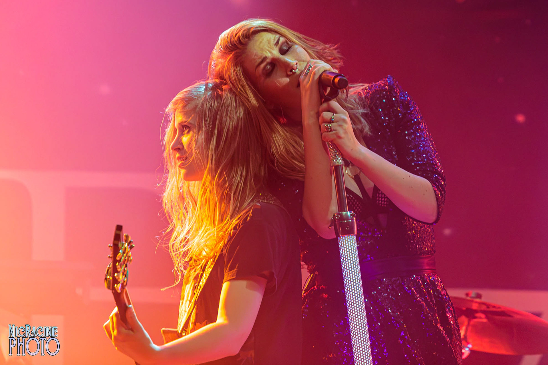 Merel Bechtold and Charlotte Wessels, Delain - Foufounes électriques, Montréal