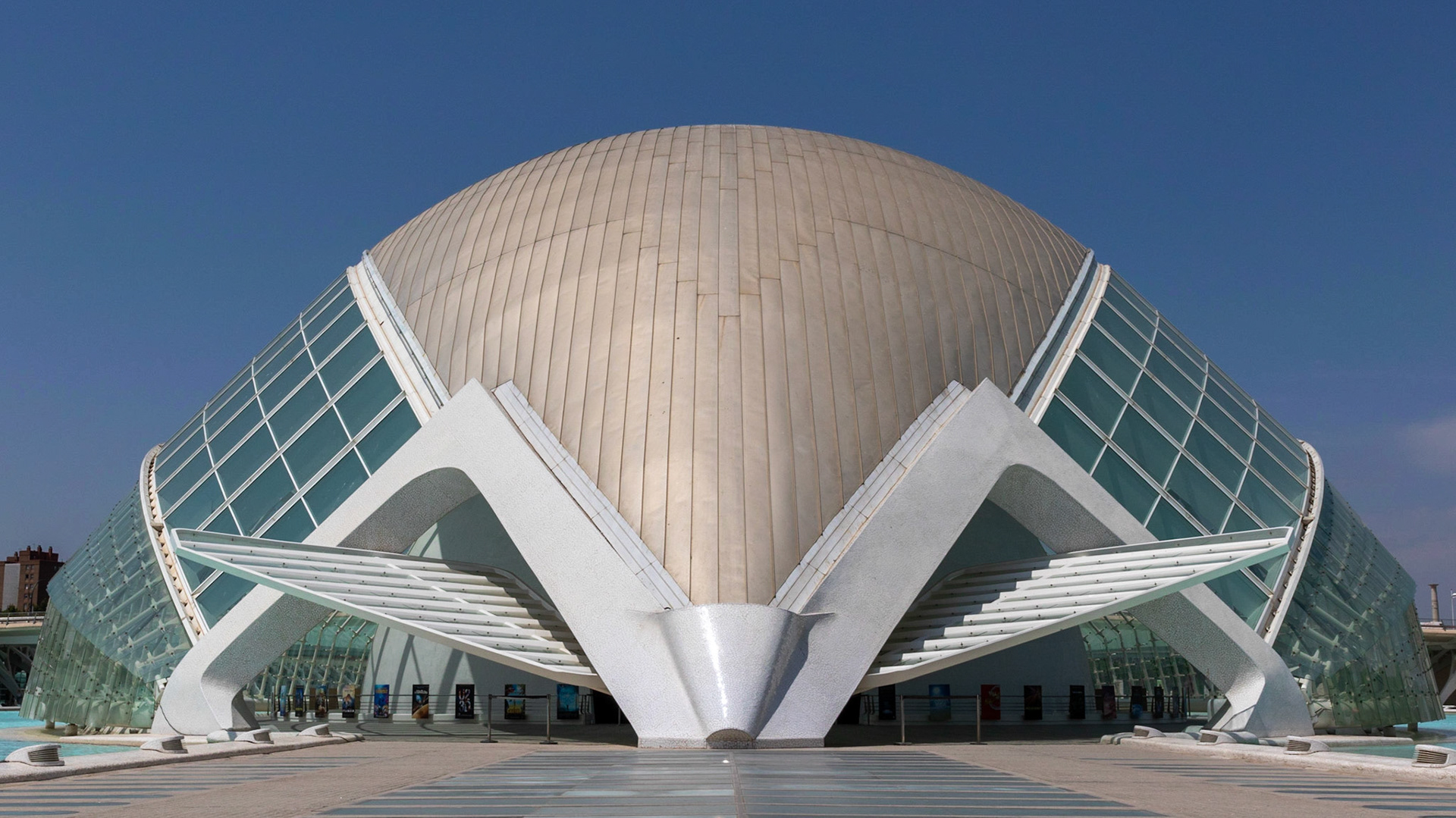 L'Hemisférico/Hemisfèric (1998) herbergt onder meer een IMAX-theater