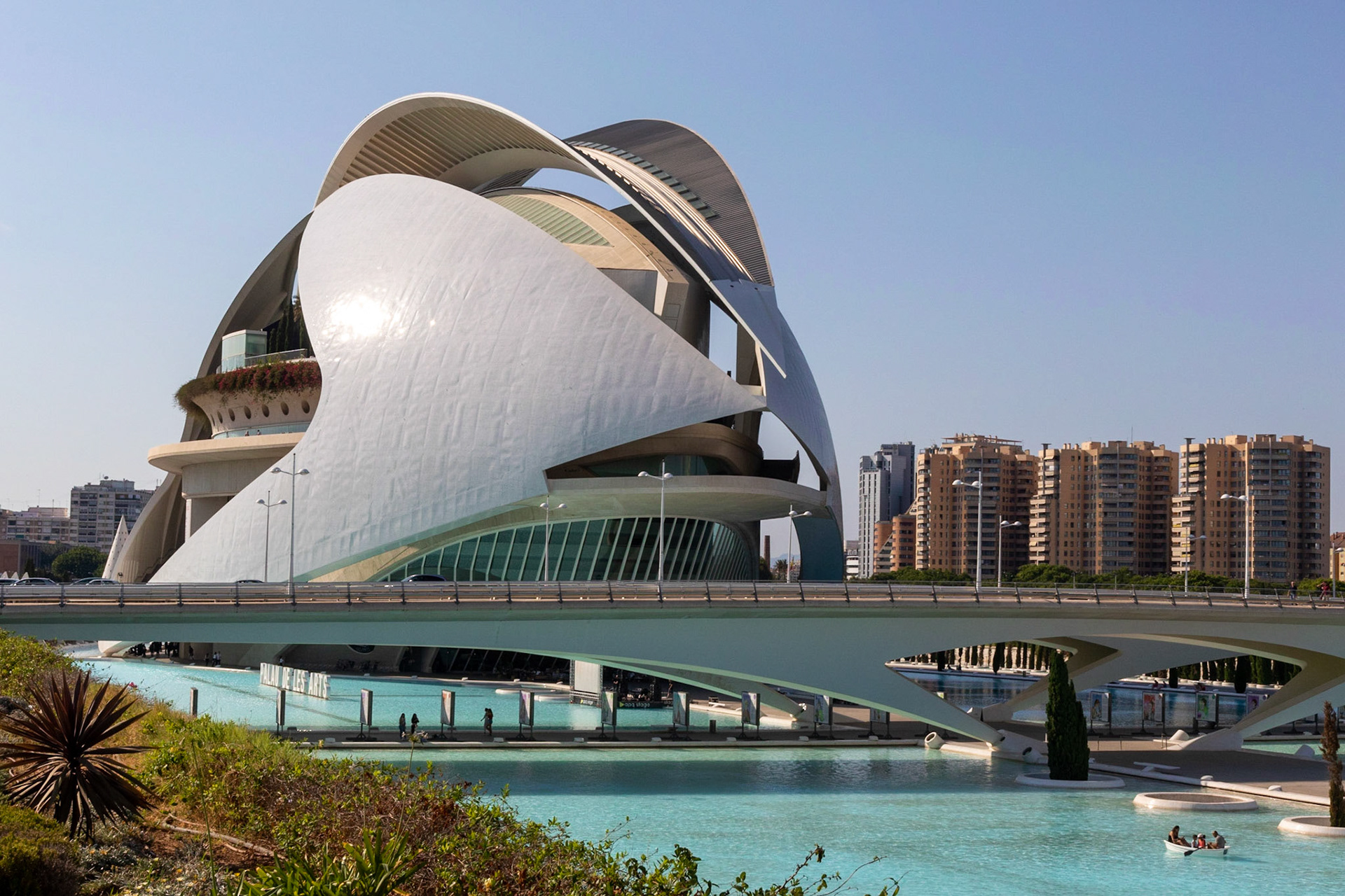 Het Palau de les Arts Reina Sofía (1995-2005) geeft onderdak aan een operazaal, een concertzaal, eenkamermuziekzaal en een theaterzaal