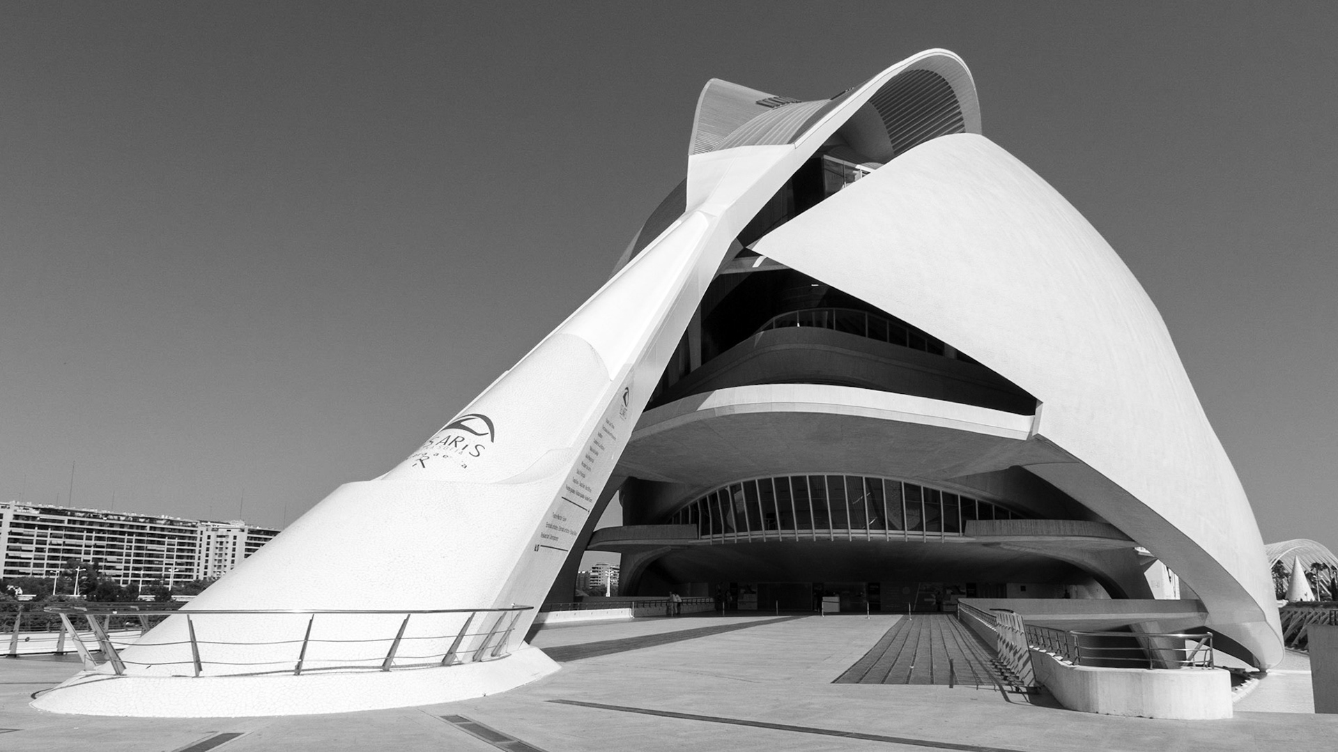 Het Palau de les Arts Reina Sofía (1995-2005) geeft onderdak aan een operazaal, een concertzaal, eenkamermuziekzaal en een theaterzaal