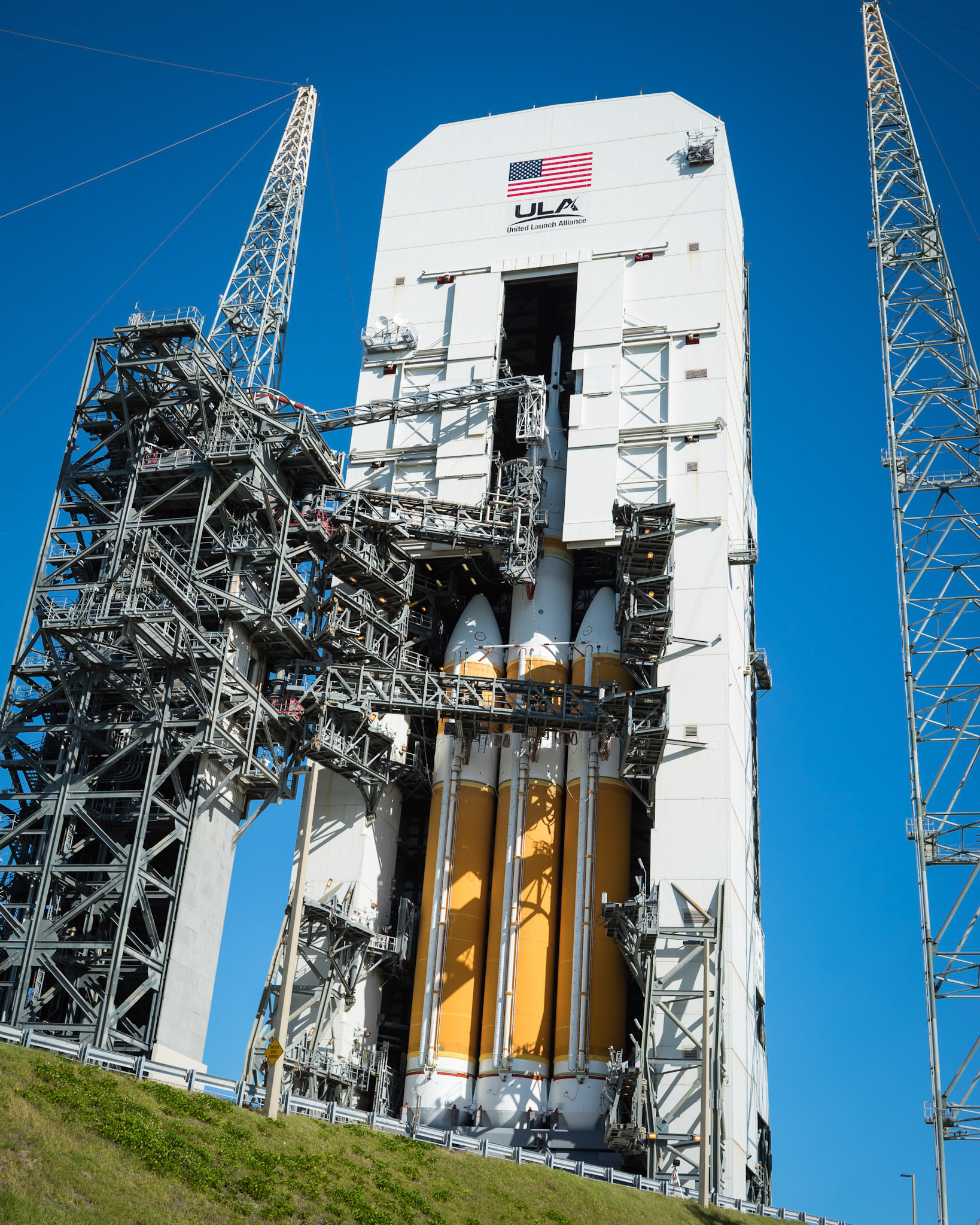 DELTA IV-HEAVY | ORION EFT-1