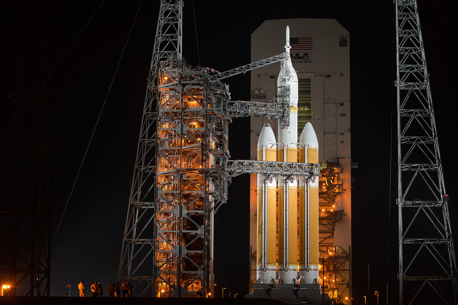 DELTA IV-Heavy | ORION EFT-1 Service Structure Roll Back