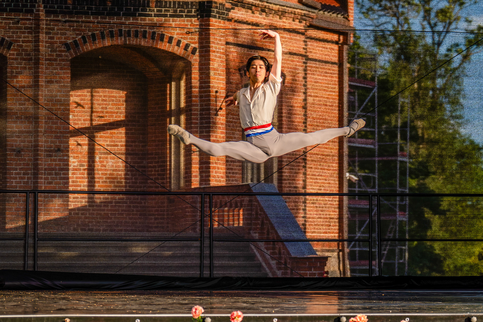 Starptautiskais baleta kamerfestivāls „Kurzemes klasika” Jaunmoku pils dārzā ar baleta mākslinieku priekšnesumiem