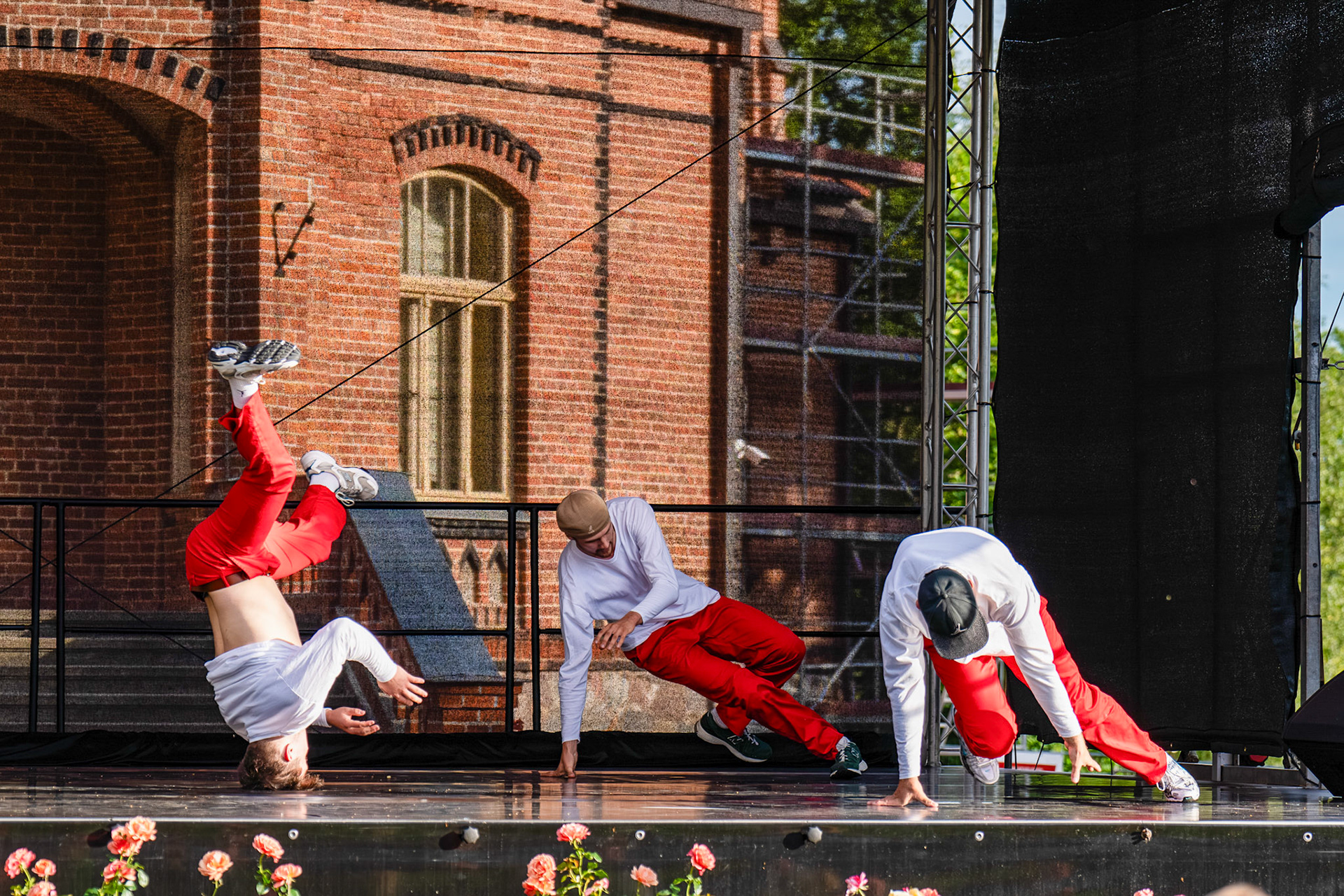 Starptautiskais baleta kamerfestivāls „Kurzemes klasika” Jaunmoku pils dārzā ar baleta mākslinieku priekšnesumiem