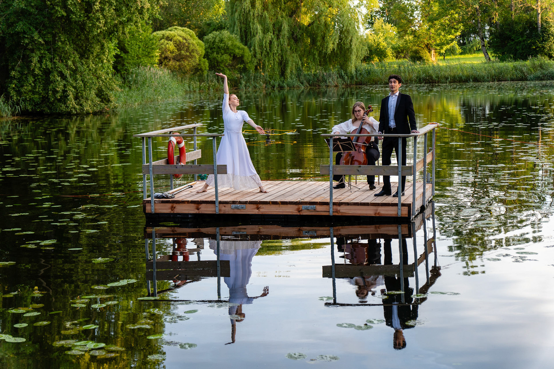 Starptautiskais baleta kamerfestivāls „Kurzemes klasika” Jaunmoku pils dārzā ar baleta mākslinieku priekšnesumiem