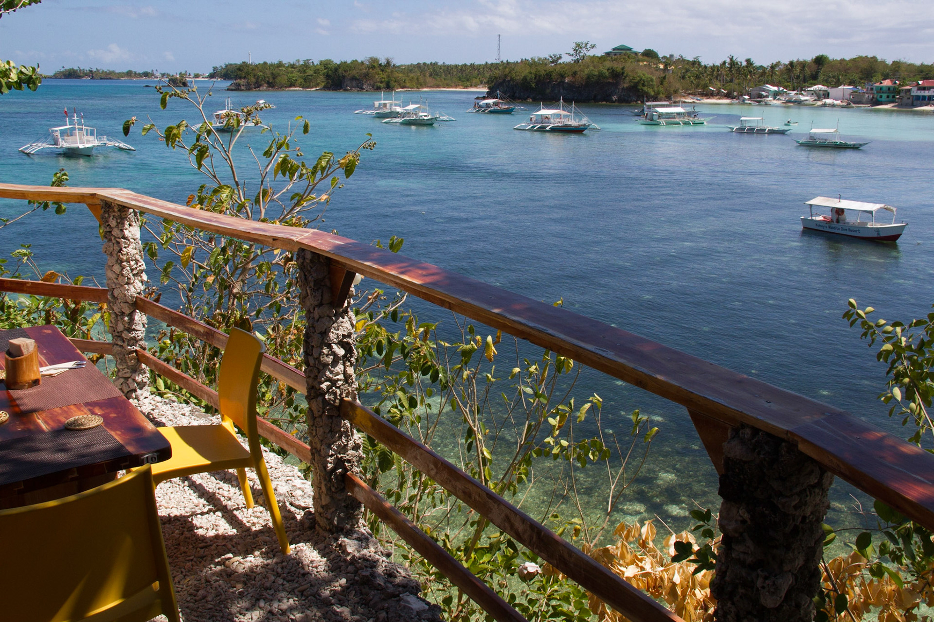 Vista dalla terrazza sulla baia