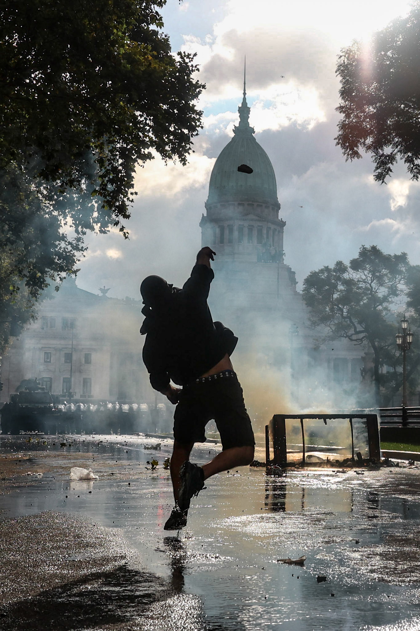 Argentine security forces disperse a protest by retirees outside the National Congress | Buenos Aires, 2025.