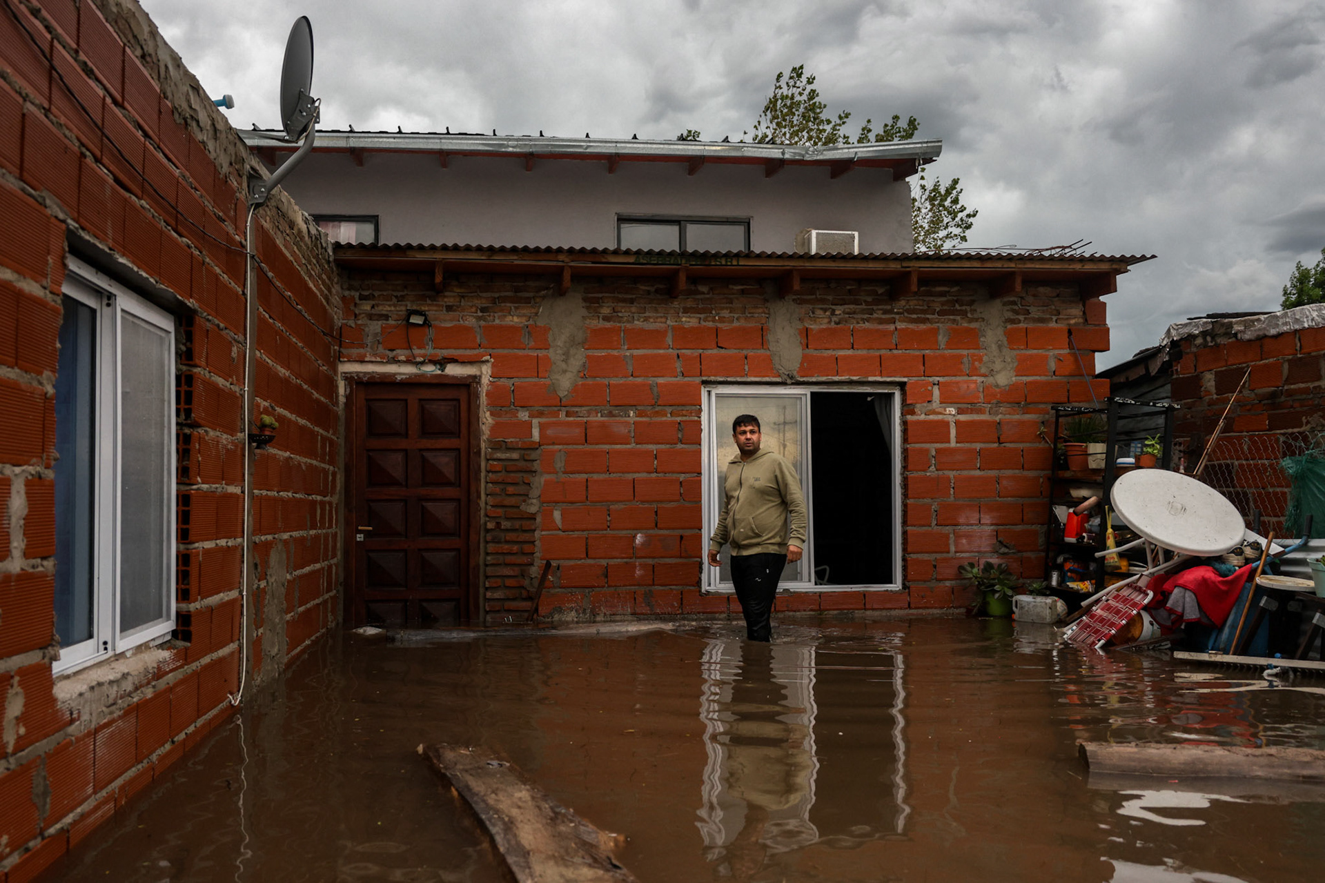 Floodwaters inundate streets and homes following severe storms in Campana | Buenos Aires, 2025.