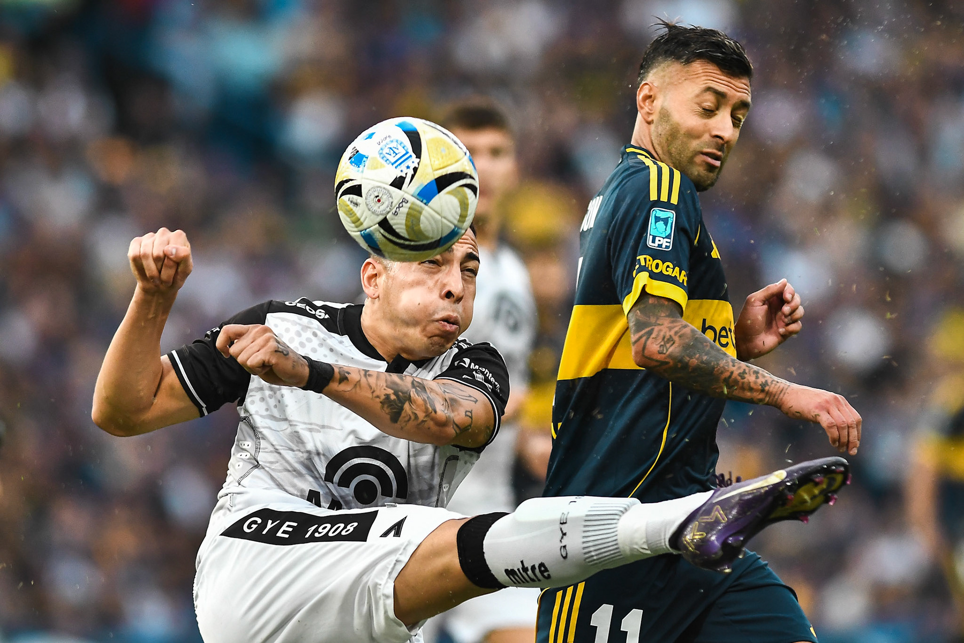 Boca Juniors in action during a home match at La Bombonera in the Liga Profesional | Buenos Aires, 2026.