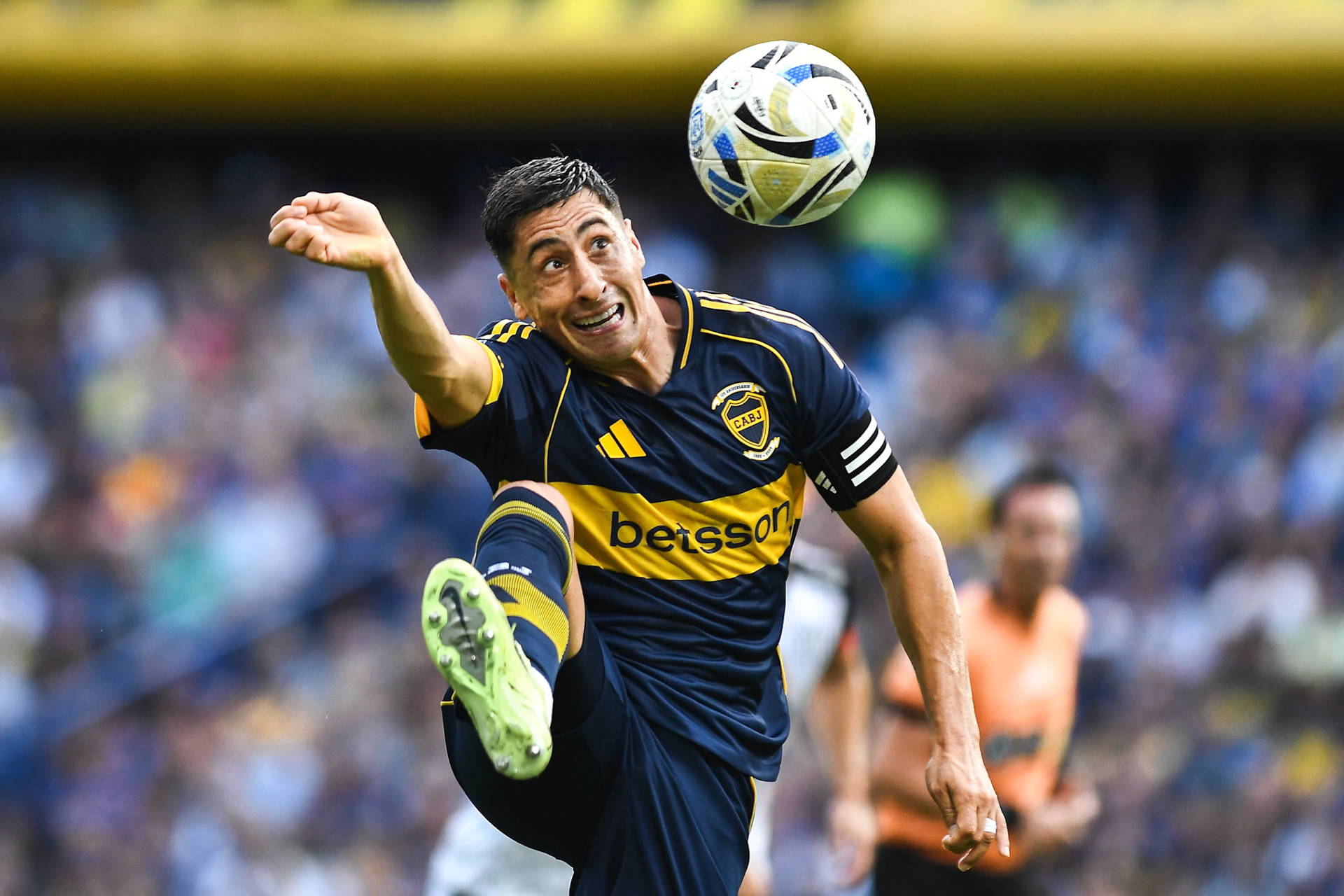 Boca Juniors in action during a home match at La Bombonera in the Liga Profesional | Buenos Aires, 2026.