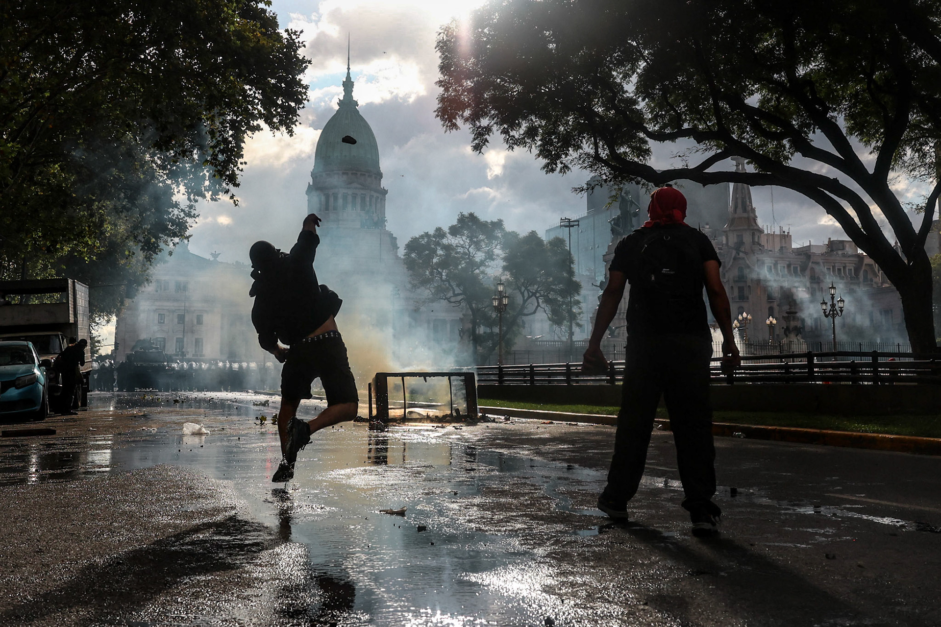 Argentine security forces disperse a protest by retirees outside the National Congress | Buenos Aires, 2025.