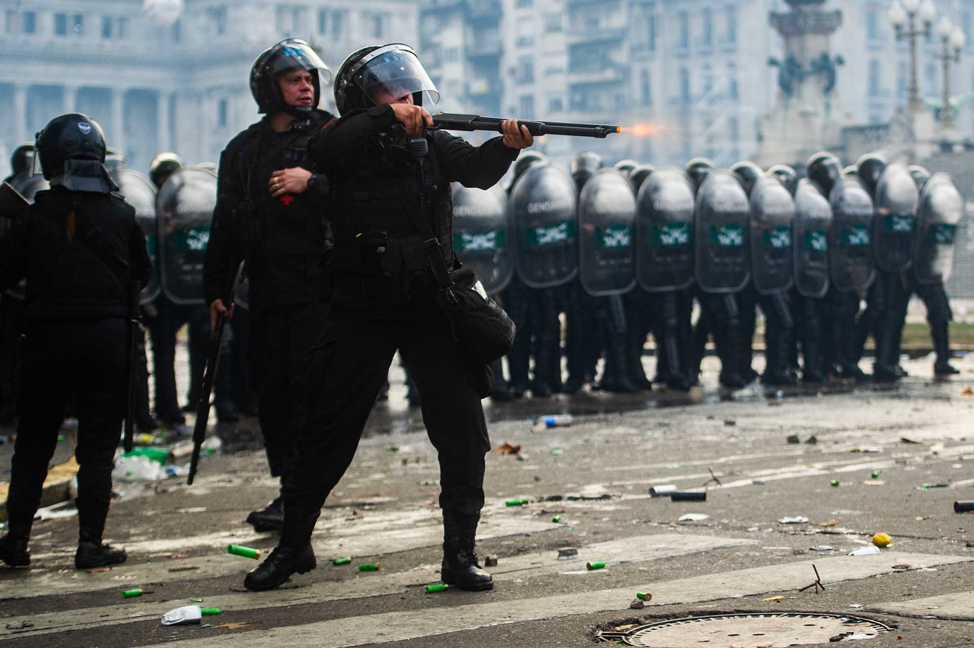 Argentine security forces disperse a protest by retirees outside the National Congress | Buenos Aires, 2024.