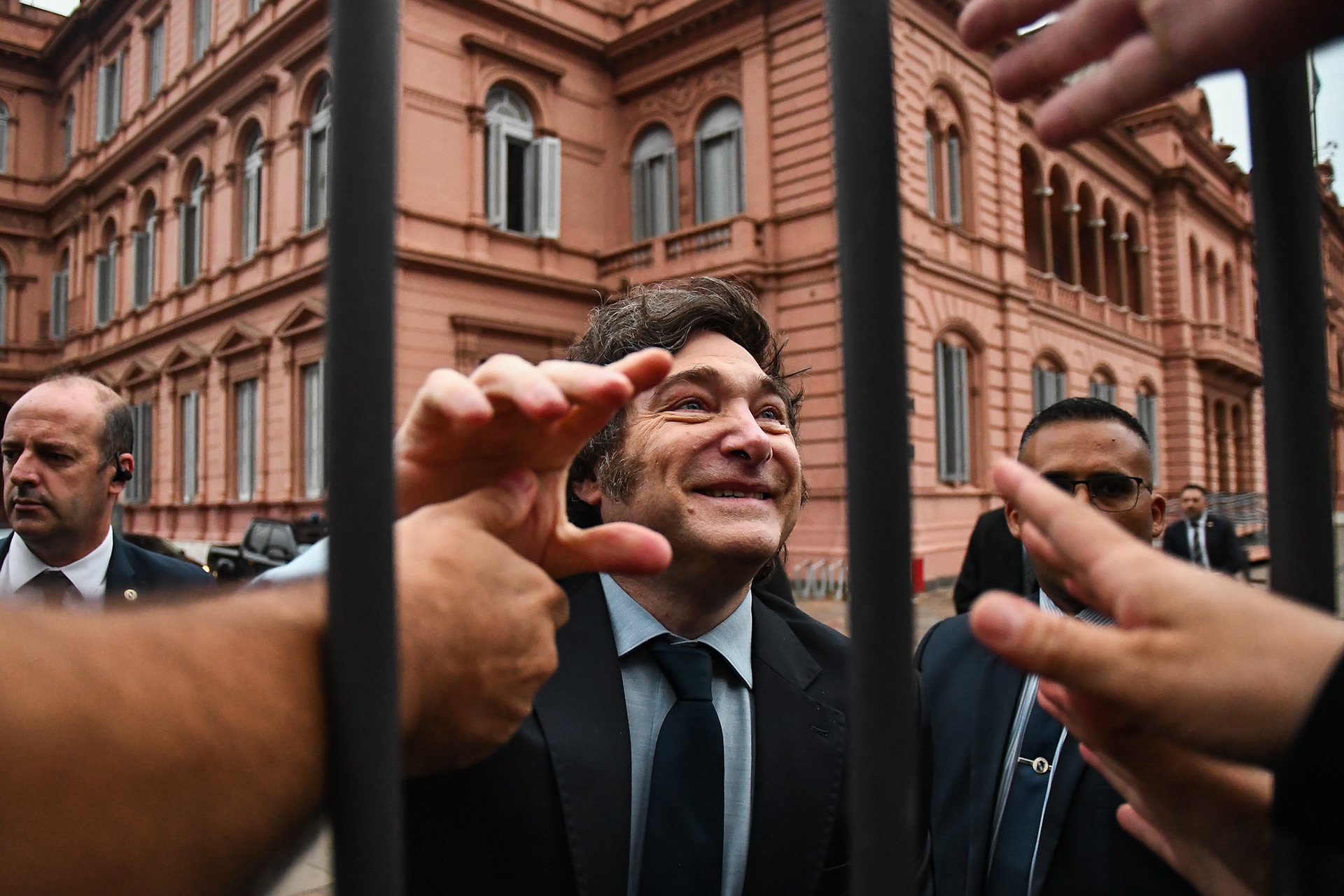 Argentine President Javier Milei greets his supporters outside the Casa Rosada | Buenos Aires, 2024.