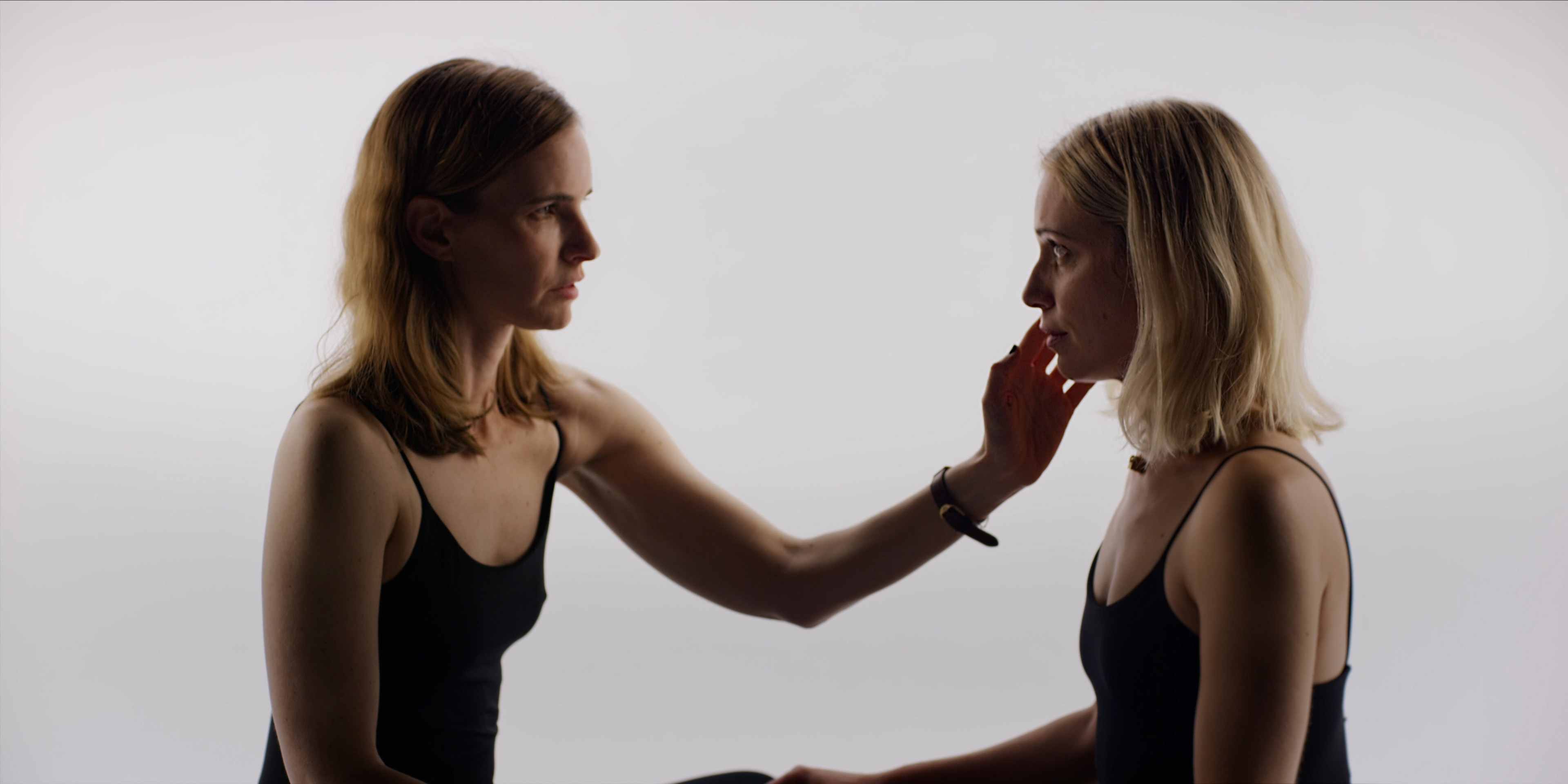 Je n'AI jamais rencontré quelqu'un comme toi. Daniella Kertesz and Naama Preis. Un film de Ella ALTMAN. DOP: Pierre Nativel. Production Le Fresnoy - Studio National des Arts Contemporains. 