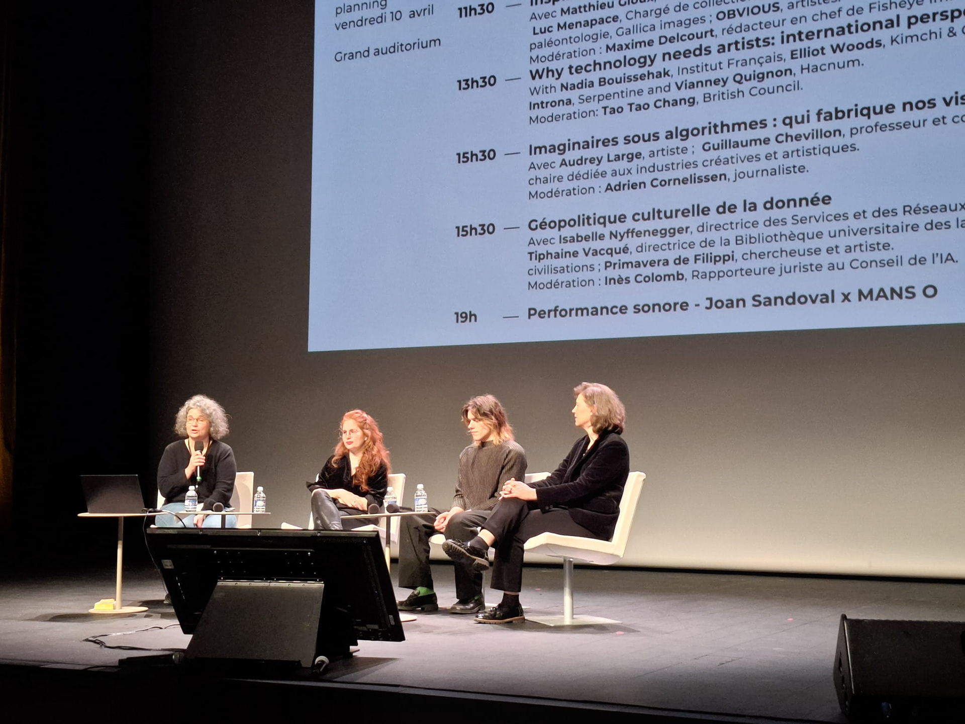 Isabelle Gaudefroy, directrice du Fresnoy – Studio national, Ella Altman, réalisatrice et performeuse, et Harold Lechien, artiste  Modération : Julie Guillaumot, cheffe du service Vidéo, BnF